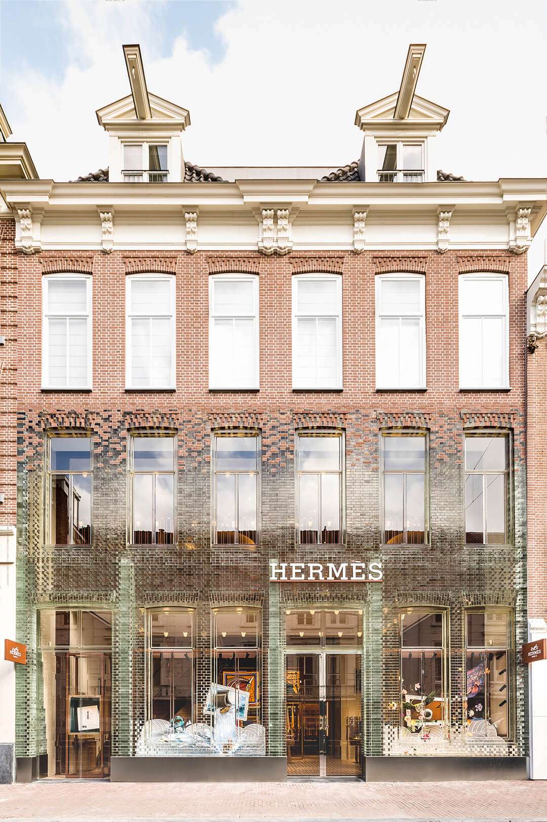 Hermes-Frame Magazine