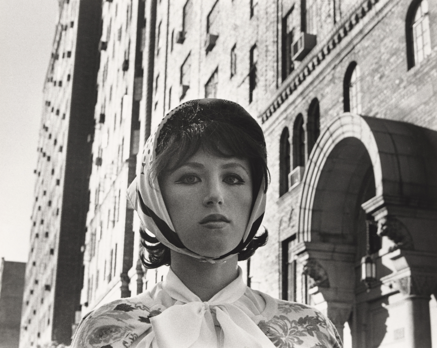 撼動世界的自拍照， Cindy Sherman 以扮裝攝影突破藝術疆界