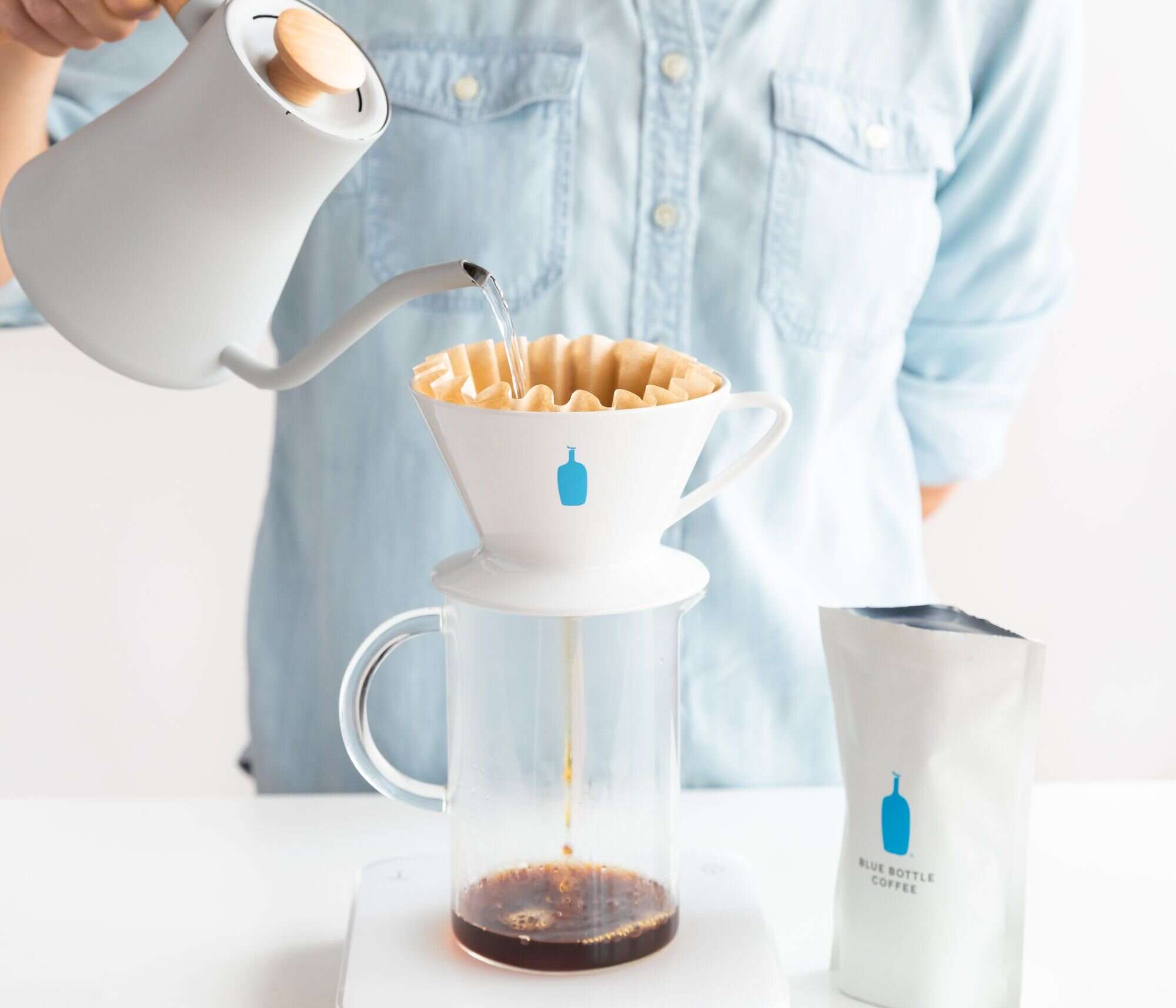 Web_Banner_jpeg-blue+bottle+pour+over (1)