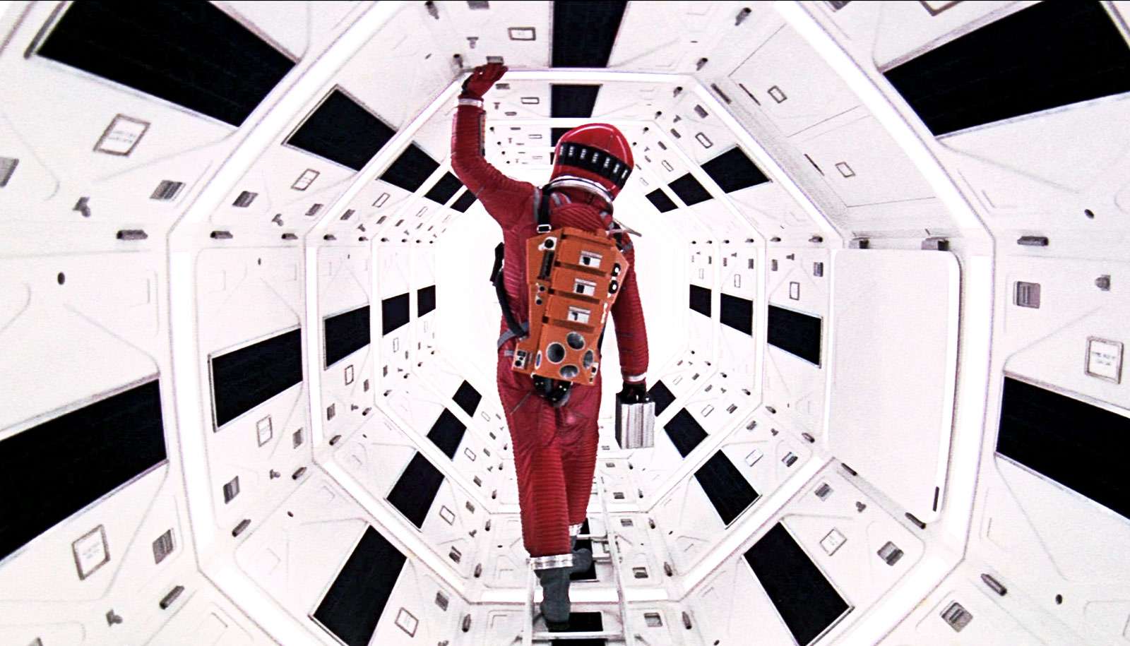 美好伴隨著恐懼的太空漫遊，《2001：太空漫遊》與《發條橘子》的反烏托邦寓言