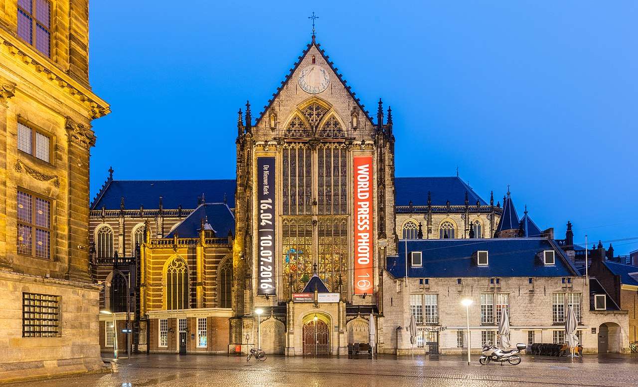 ( De Nieuwe Kerk 以建築見證城市興衰。)
