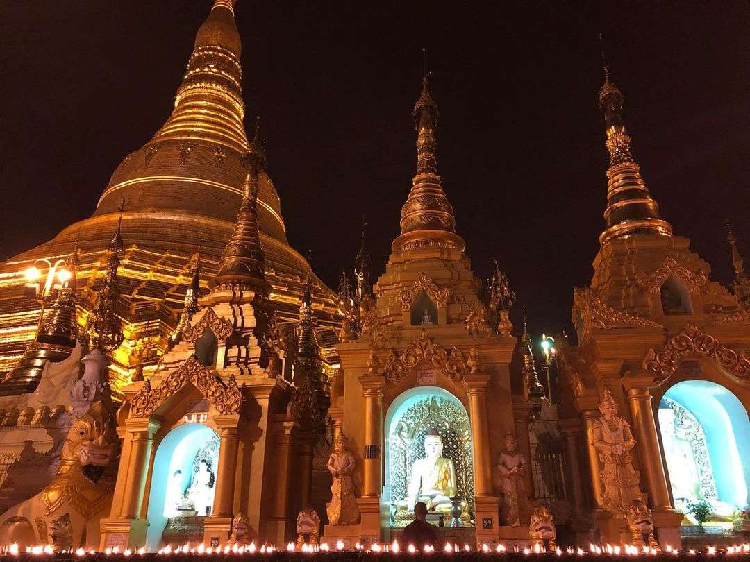 ( Shwedagon Pagoda 已在緬甸矗立 2600 年,作為緬甸人的信仰寄託。)