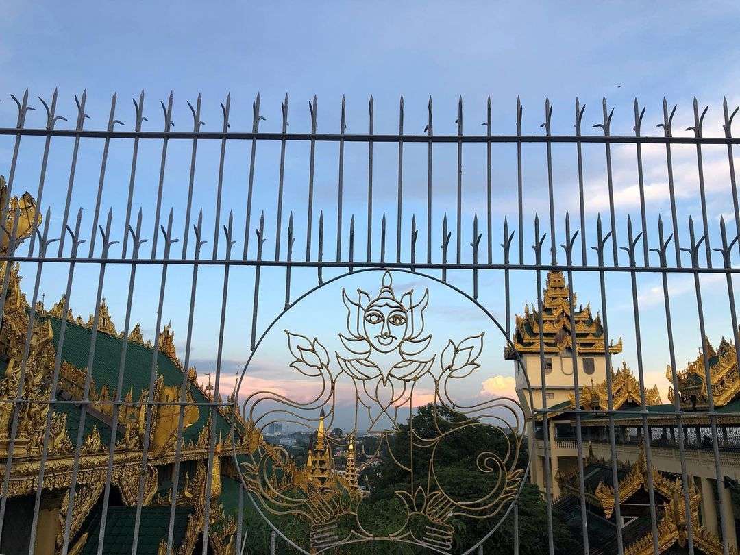 （ Shwedagon Pagoda 已在緬甸矗立 2600 年，作為緬甸人的信仰寄託。）