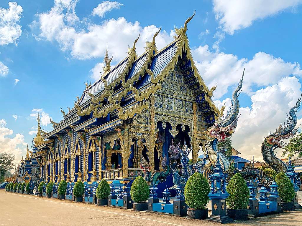 （ Wat Rong Suea Ten 又稱「藍廟」，白廟、黑廟、藍廟之中唯一真正具有祭祀功能的殿堂。）