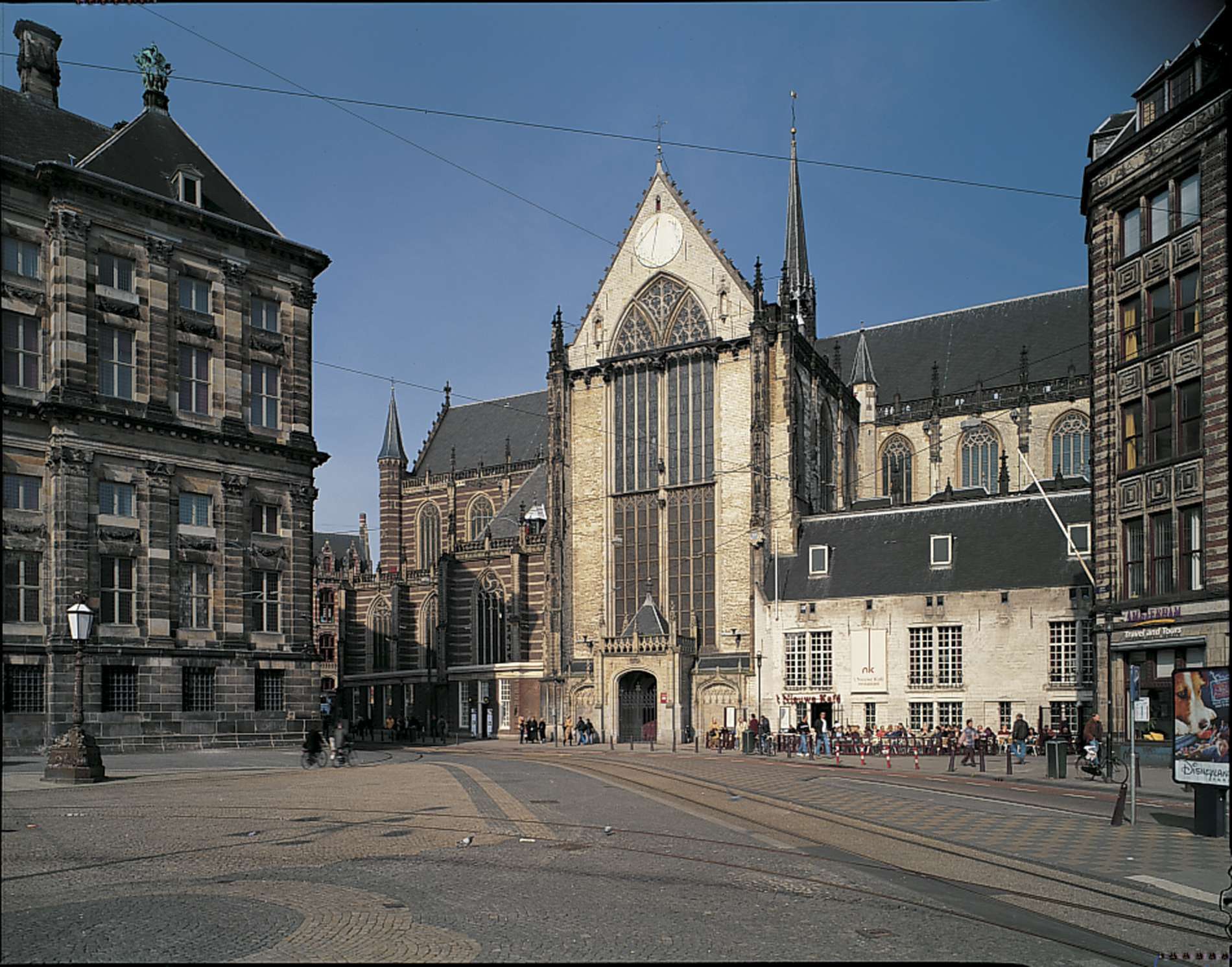 ( De Nieuwe Kerk 以建築見證城市興衰。)