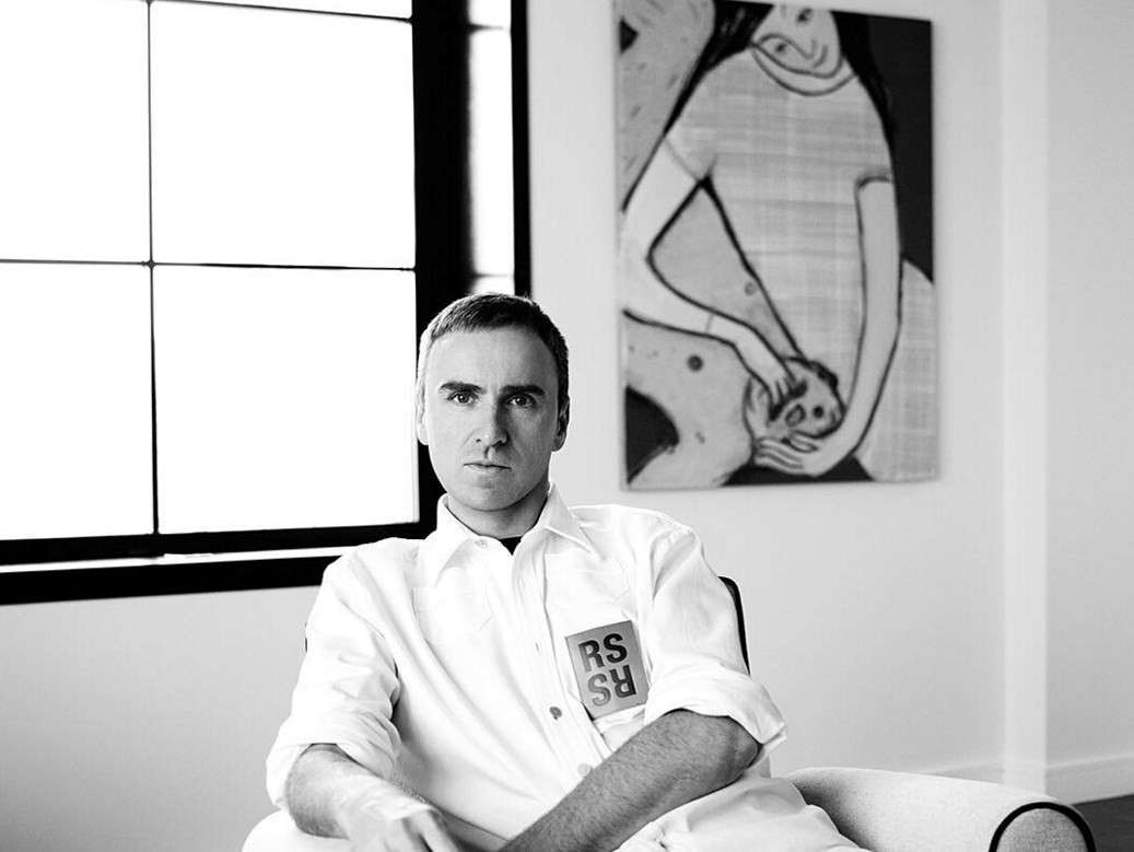 破壞是創造的先決條件：Raf Simons 為何關閉 27 年的個人品牌，全心投入 Prada 設計總監職位？