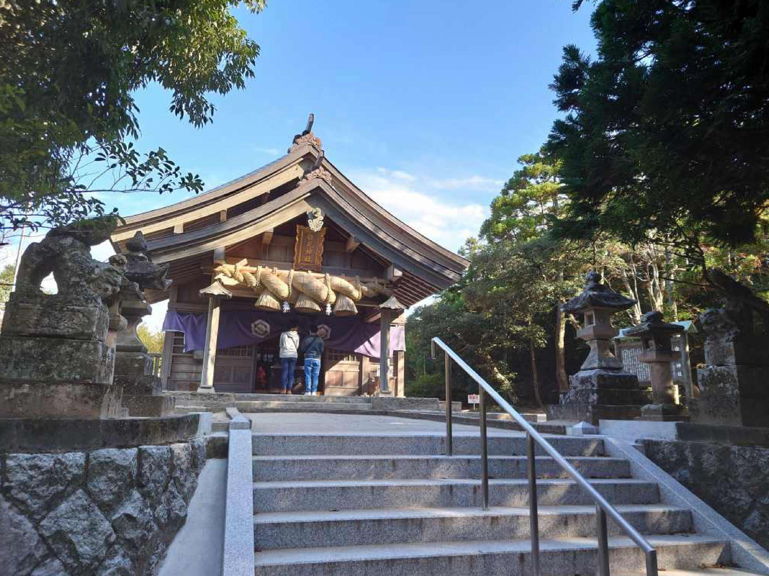 (圖為白兔神社。)