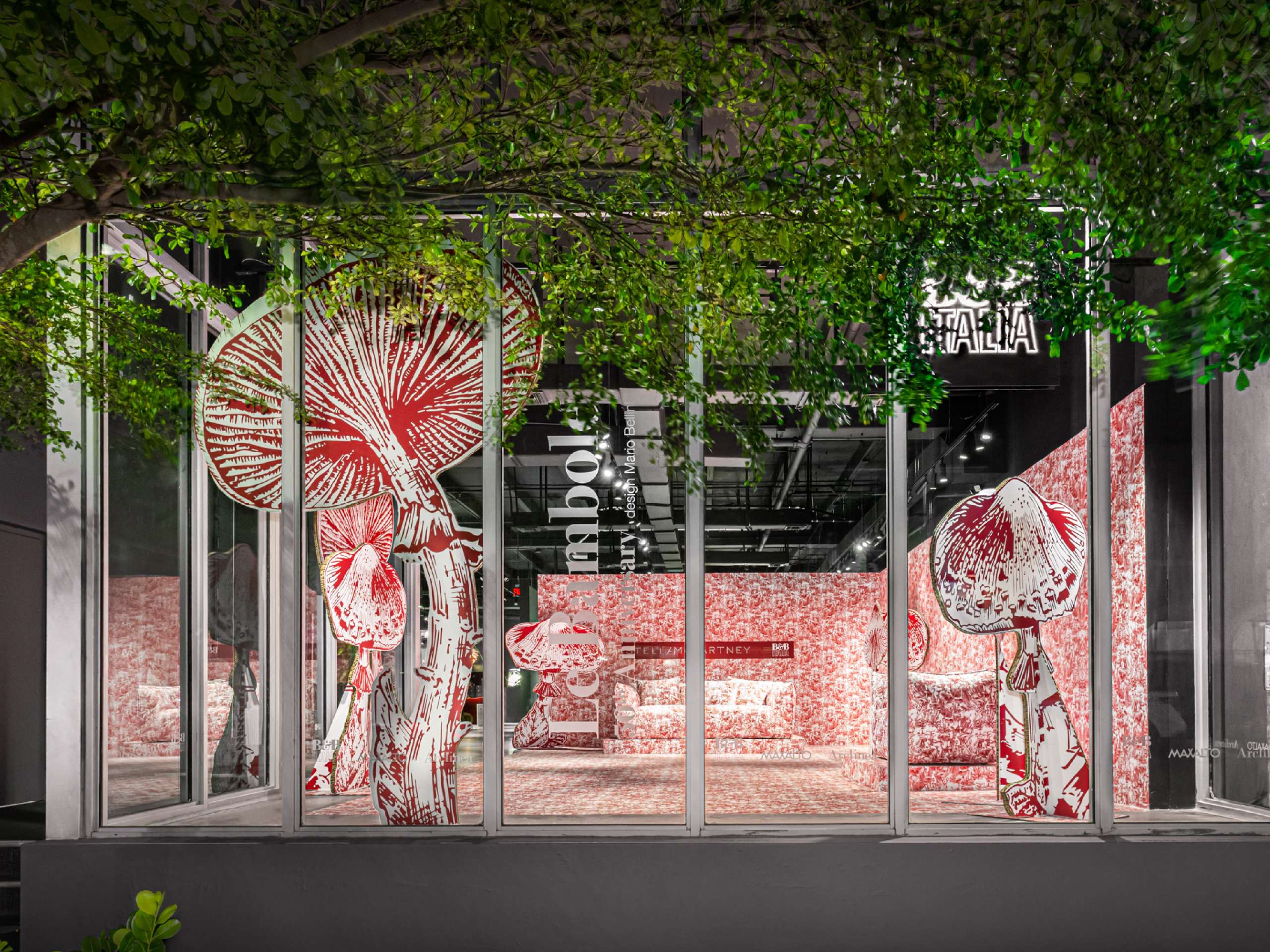 ( B&B Italia 與 Stella McCartney 兩個品牌本著對於環保意識及永續議題的共識,促成此次聯名合作。)