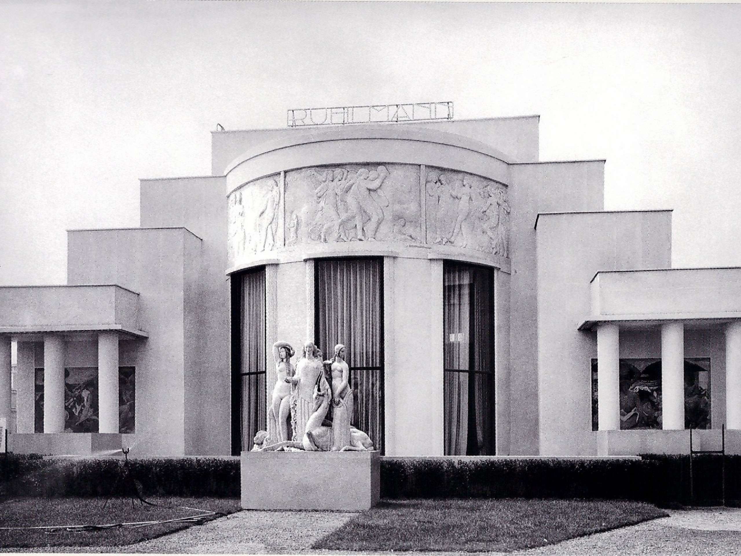 （ Hôtel d'un Collectionneur  不僅是世博會的亮點，也是影響法國 Art Deco 的起點之一。）