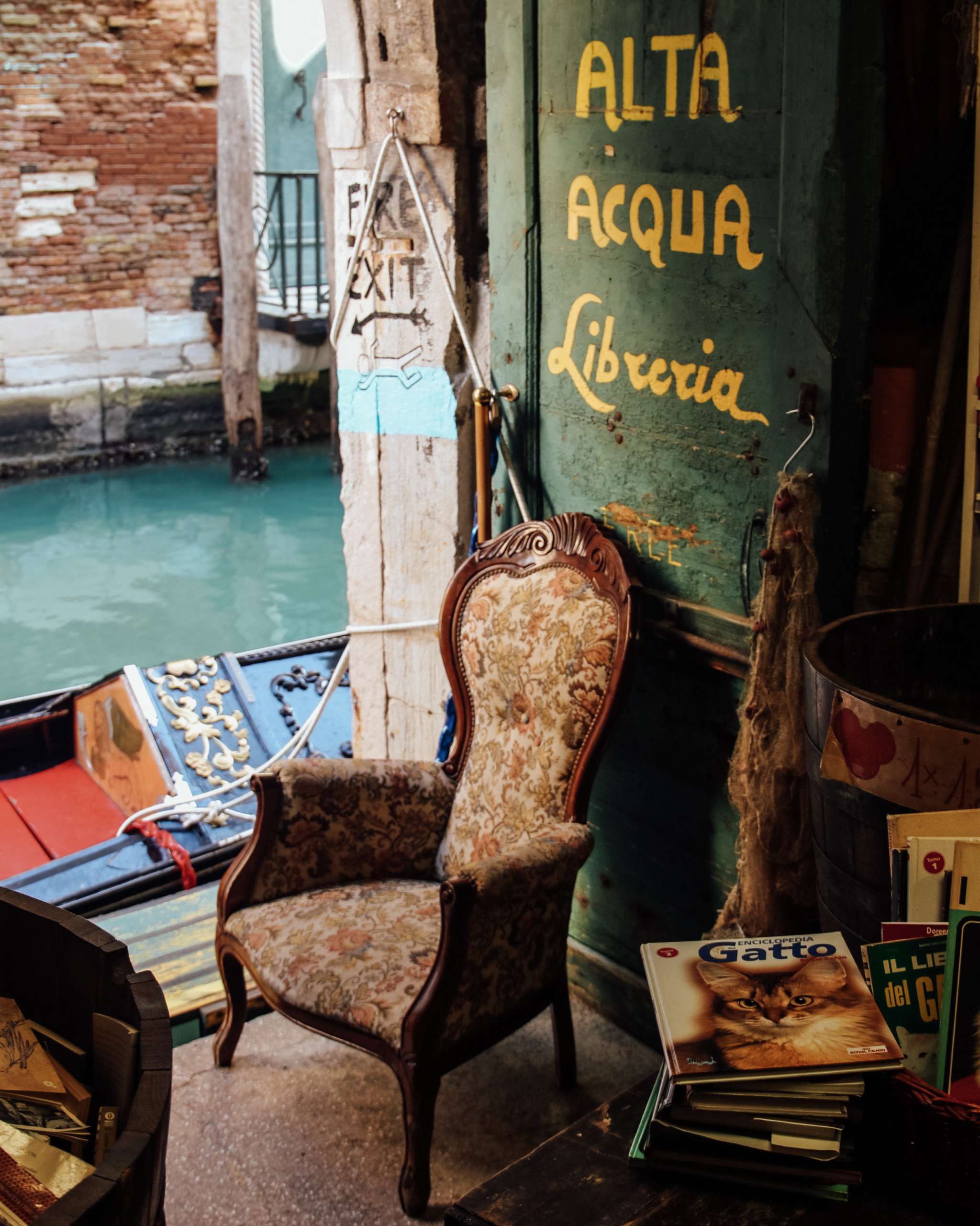 Libreria+Acqua+Alta+Gondola+Door