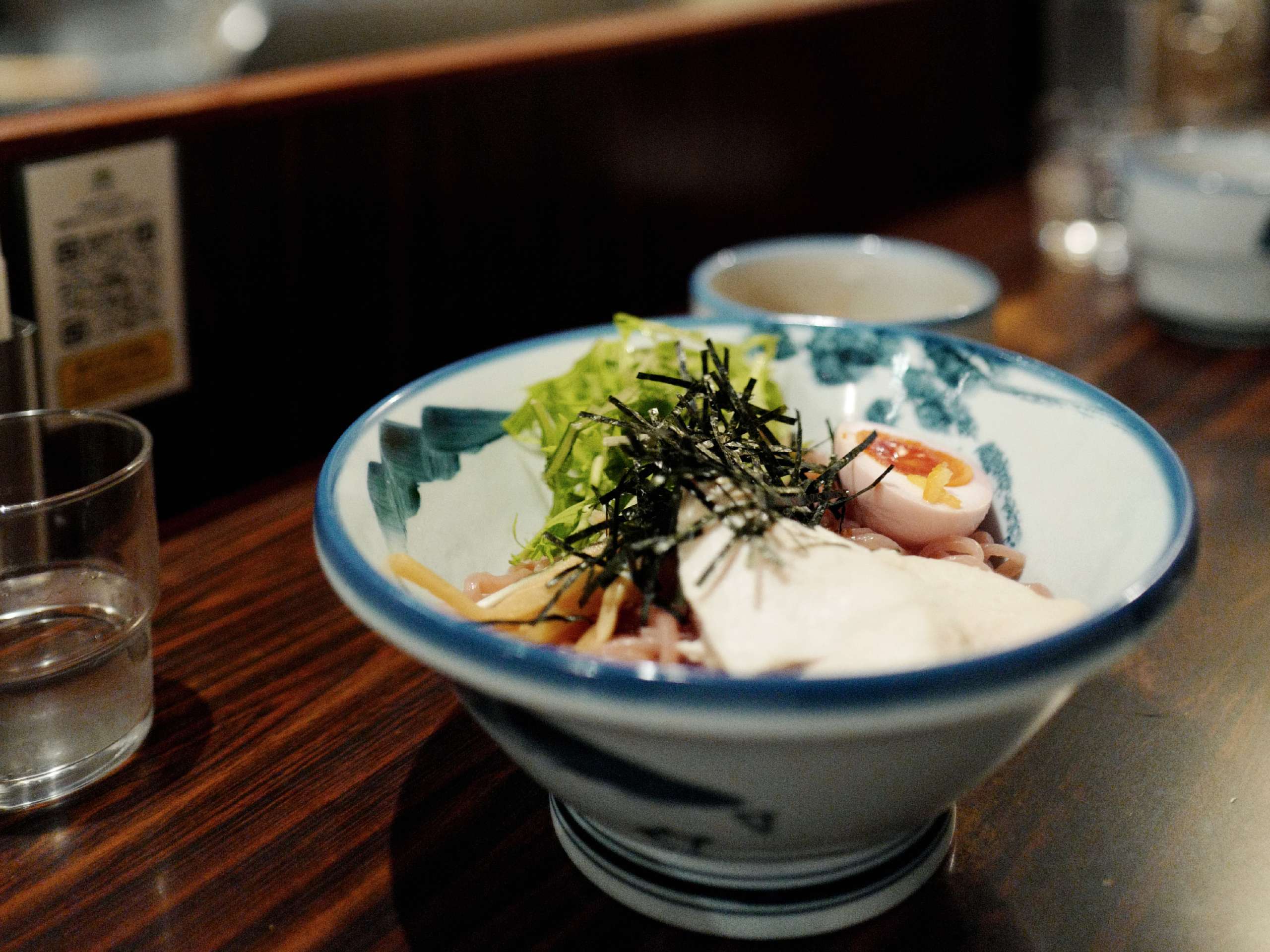 （除了常態餐點外，更供應櫻花沾麵。）