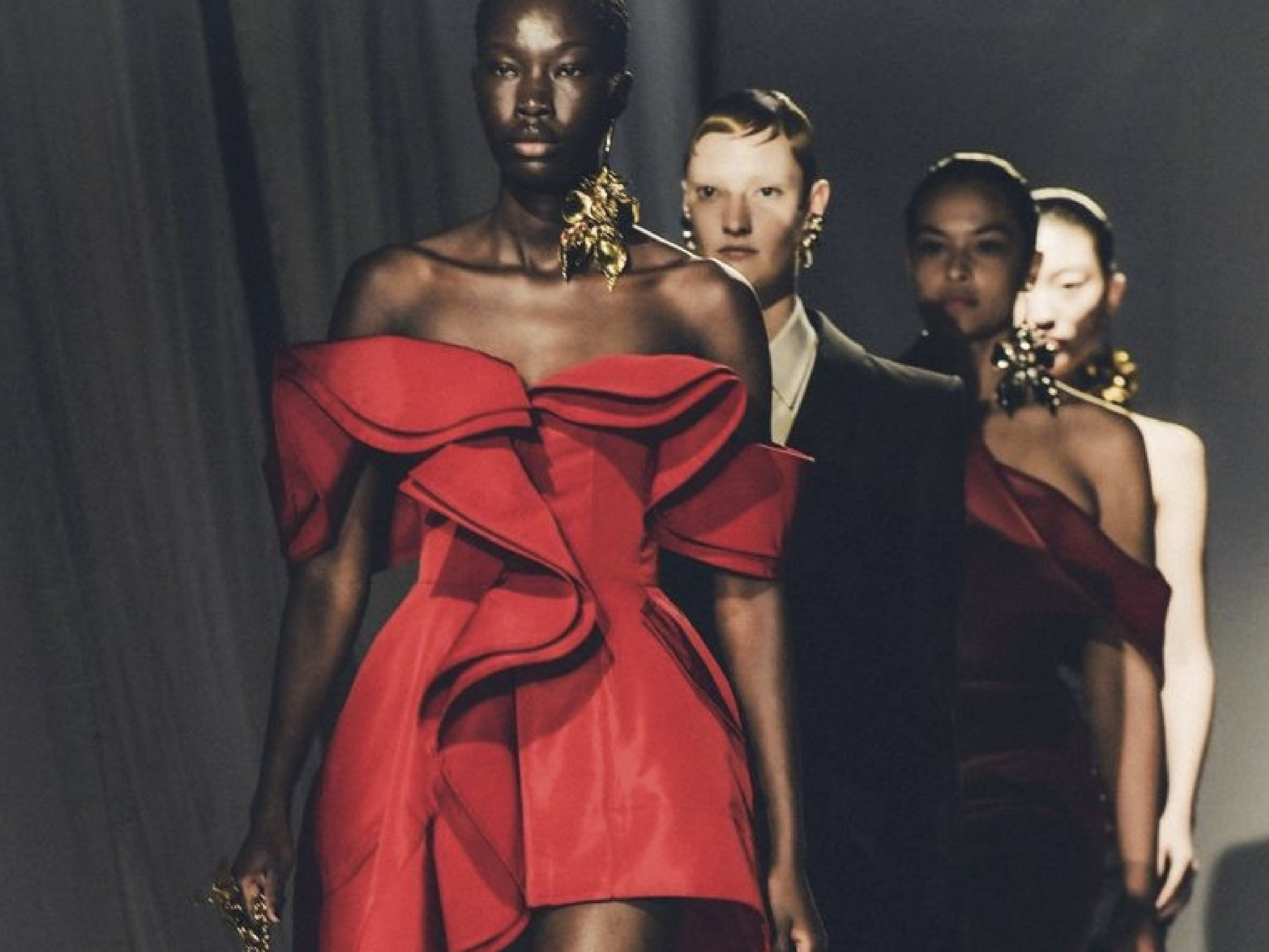 ( Alexander McQueen Fall 2023 Ready-to-Wear )