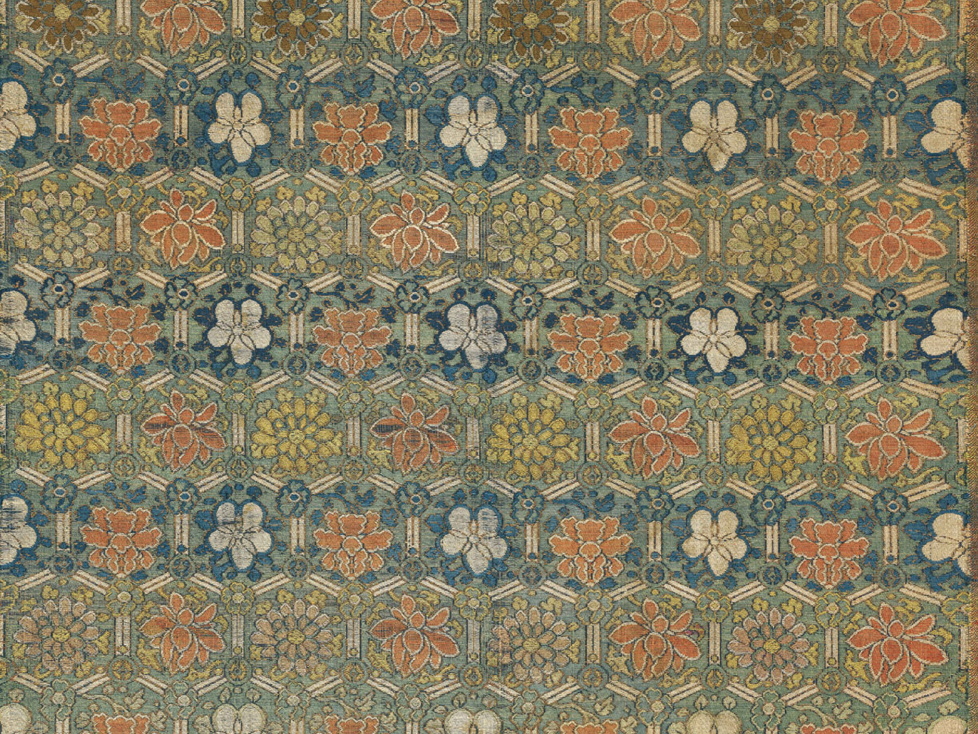 （ Silk with floral pattern in 13th Century ）