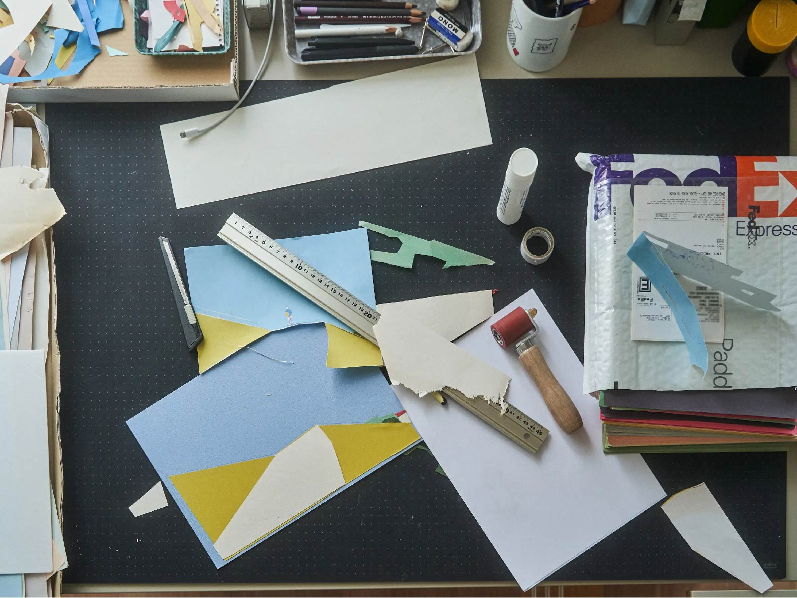 坂内拓喜歡剪紙產生的線條，這是他目前的創作核心