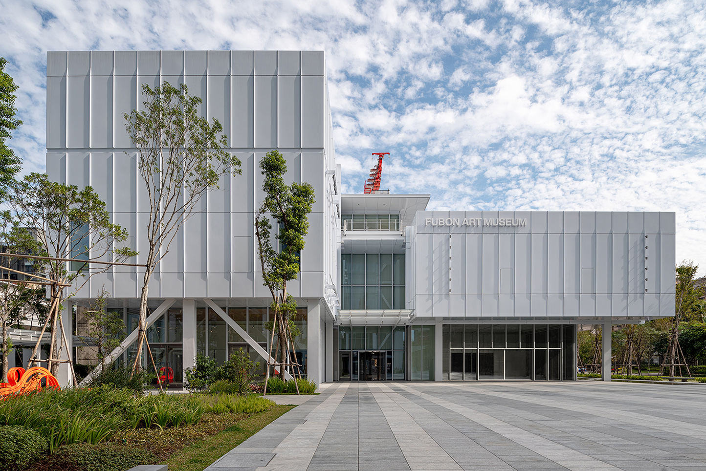富邦美術館為普立茲克建築獎得主倫佐・皮亞諾建築工作室RPBW在台灣的首件設計作品。（攝影：雲室攝影工作室 麥翔雲）