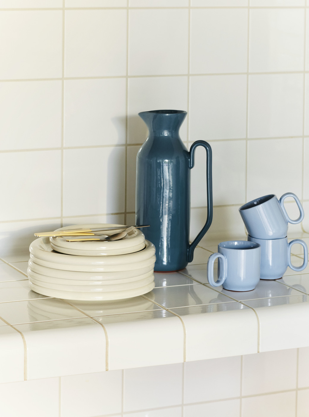 Barro Plate dia18_dia24 set of 2 off white_Barro Jug dark blue_Barro Cup Set of 2 light blue_MVS Cutlery set of 4 yellow