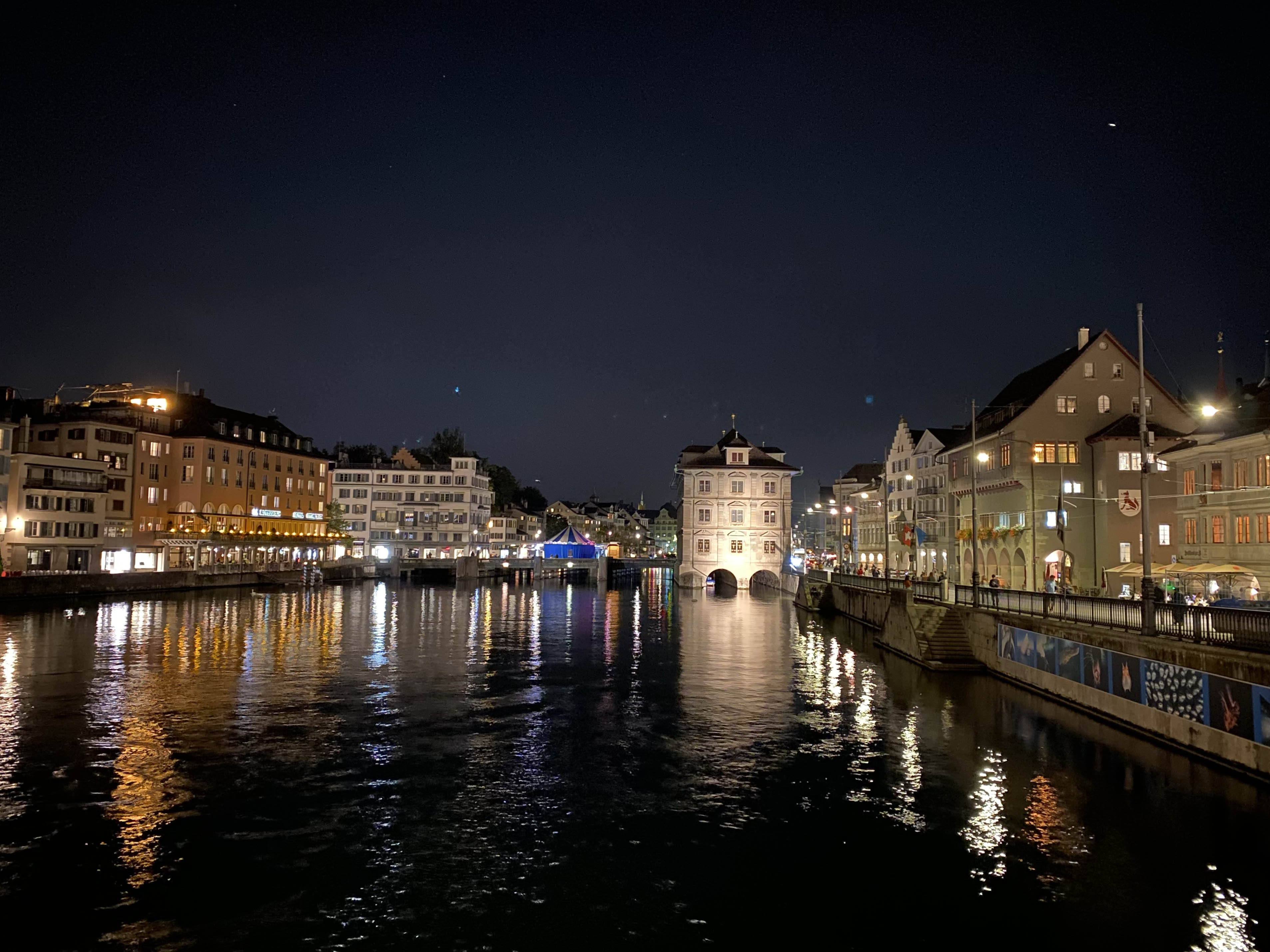 市政府與利馬特河夜景
