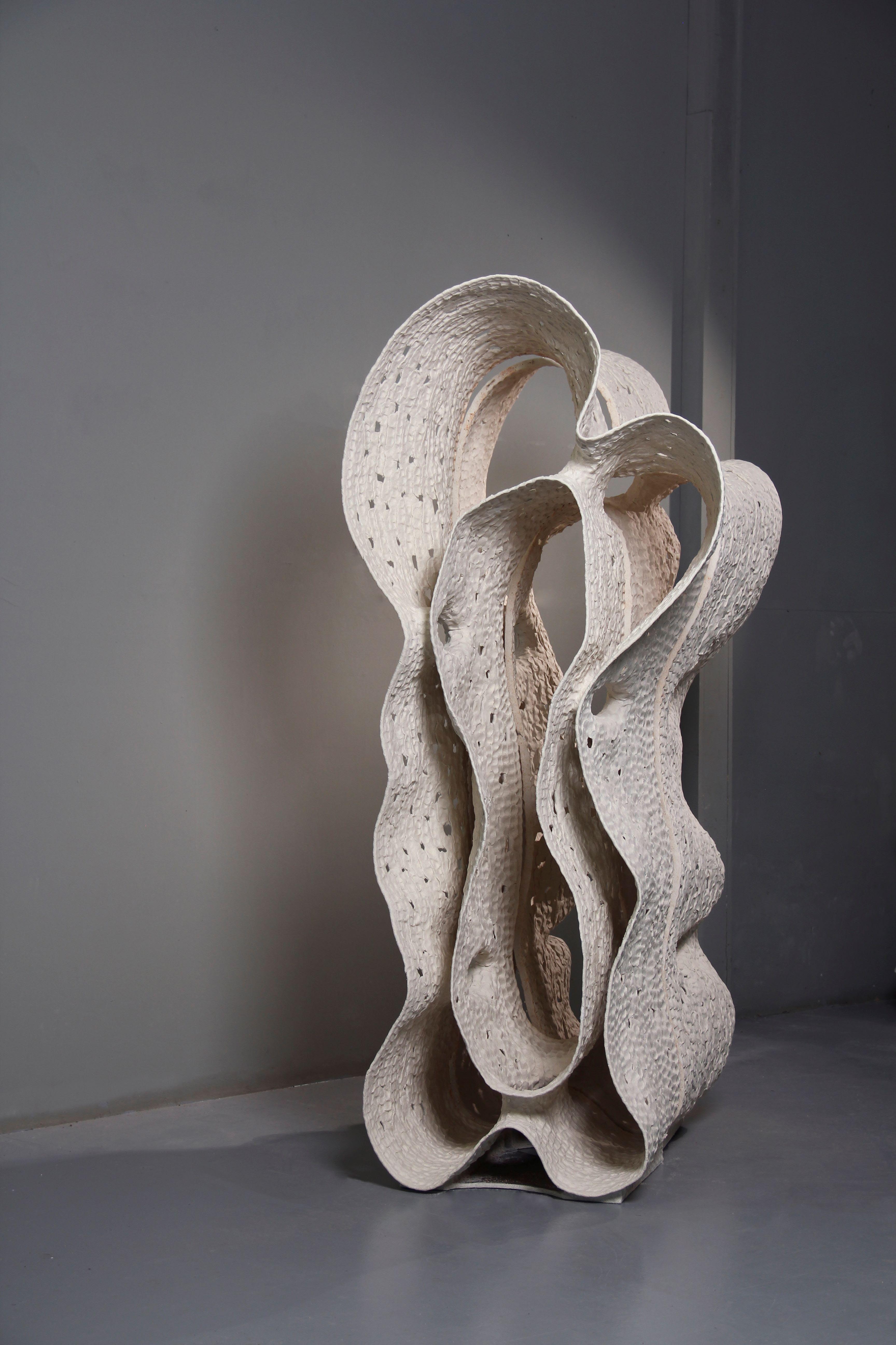 Hsu Yunghsu, “2023-22”, 2023, porcelain, 171 x 96 x 73 cm. Image courtesy of Art Space 3.