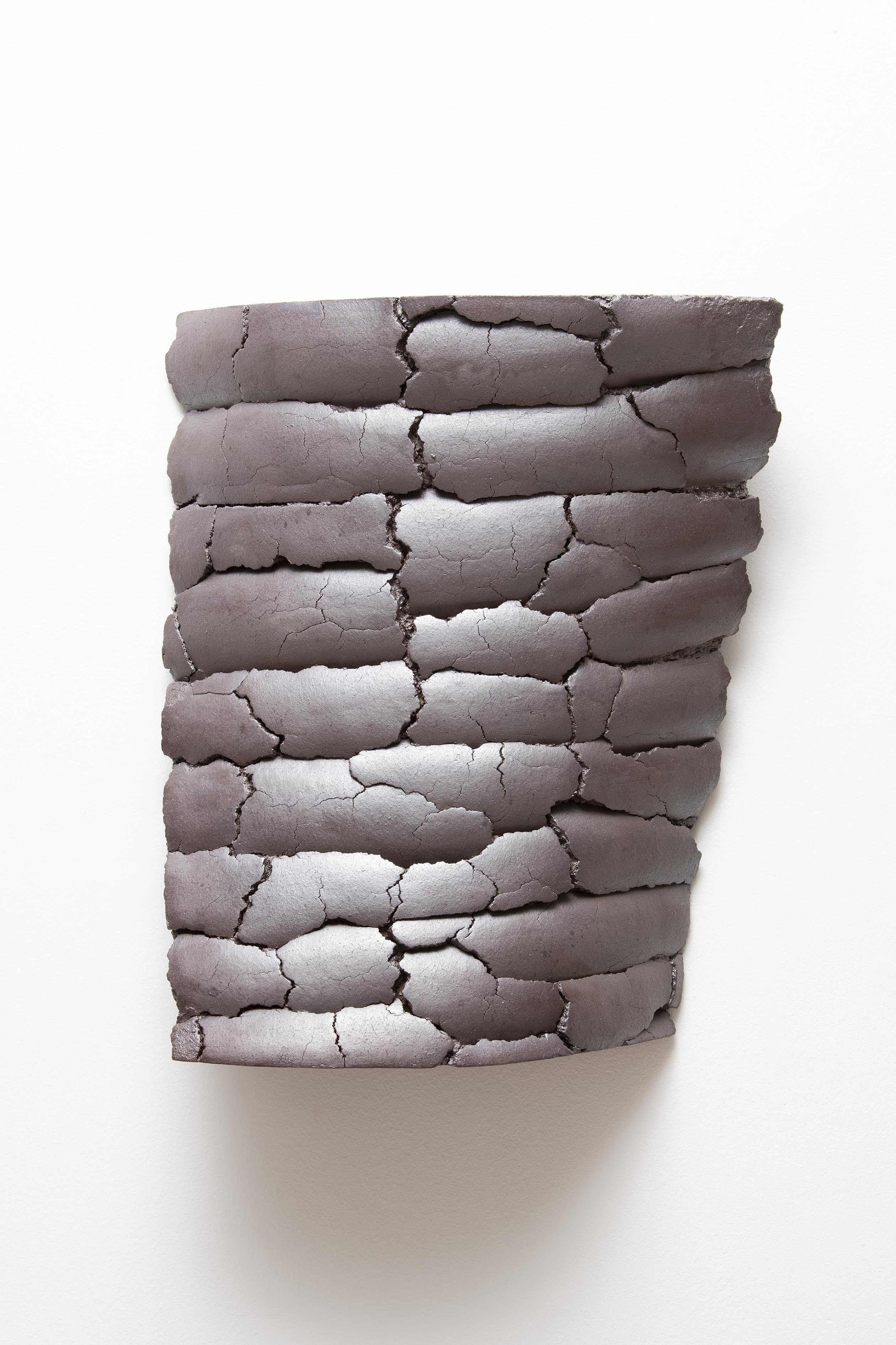 Yo Akiyama, “Fragment”, 2022, Stoneware, 45 x 39 x 15 cm. Photo by Kazuo Fukunaga. Image courtesy of ARTCOURT Gallery.