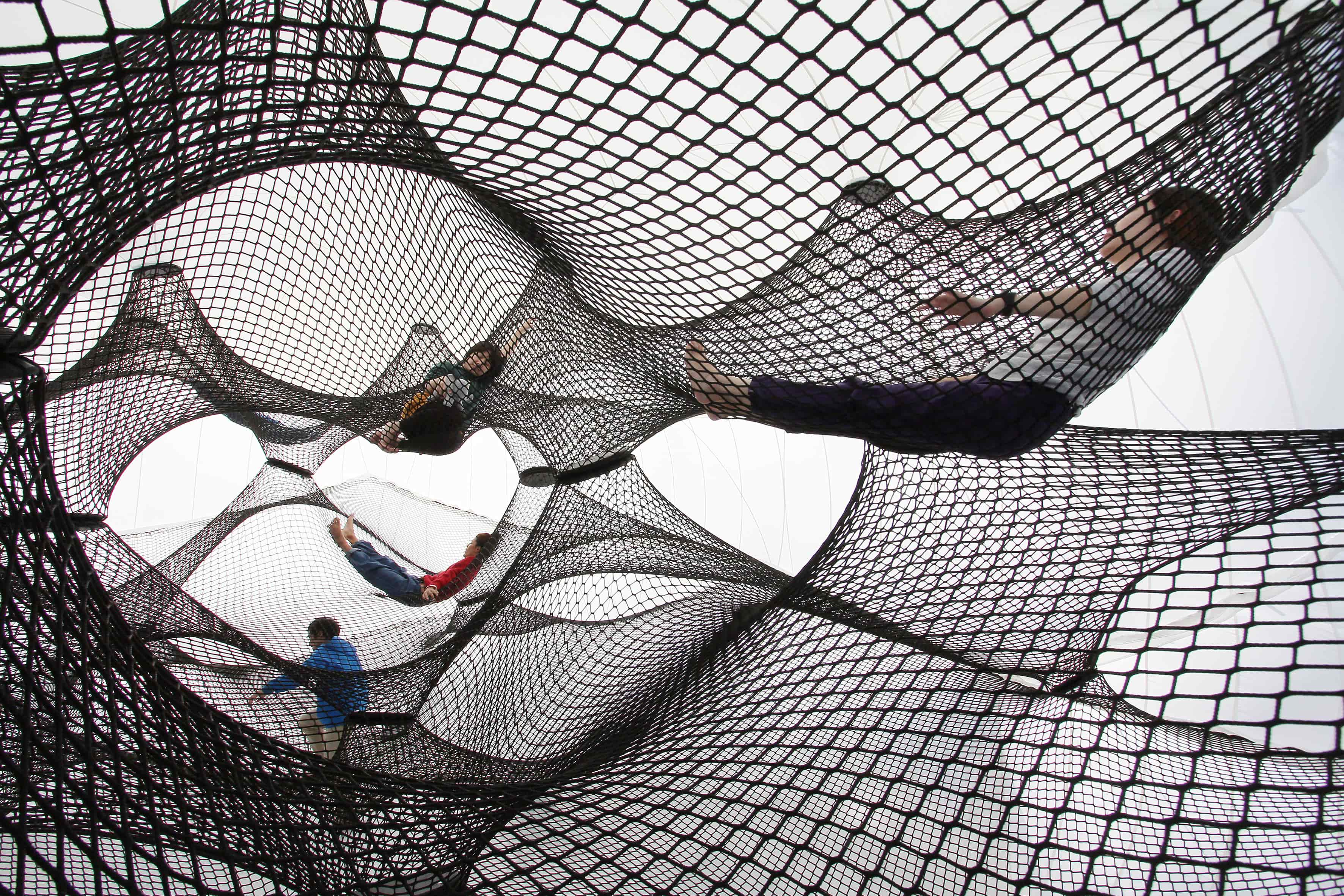 漫遊 Numen / For Use 裝置藝術的詩性結構，探索勤美術館2025夏季展《Net & String Taichung》