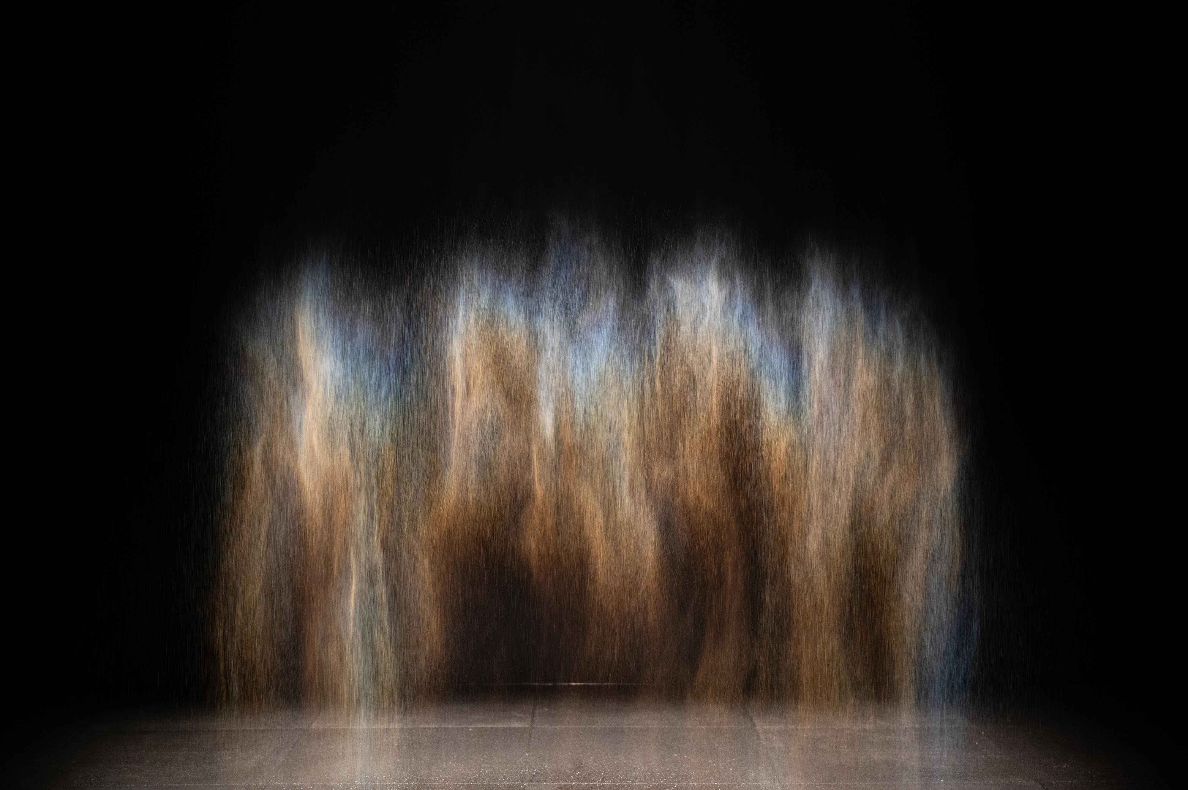 奧拉弗・埃利亞松,《美》,1993,聚光燈、水、噴嘴、木材、水管、泵浦。