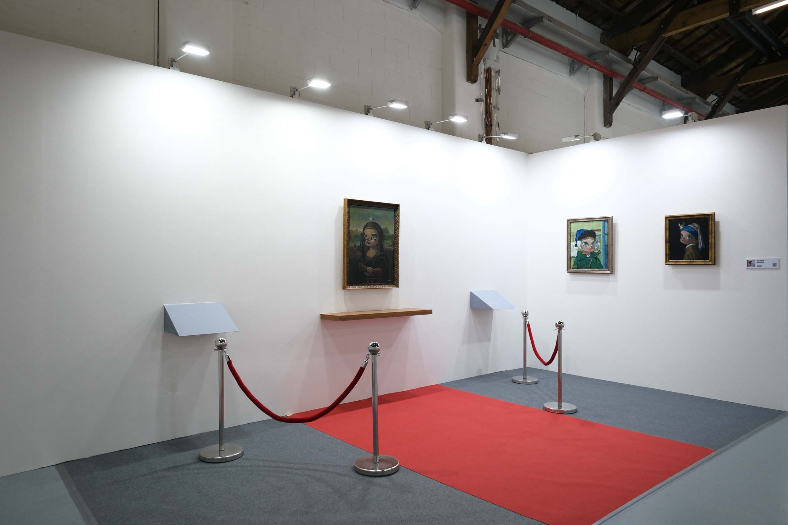 Kenny Wong帶來以世界名畫《蒙娜麗莎的微笑》為創作靈感的Molly藝術畫作，並於展區沉浸式打造羅浮宮展廳陳設。