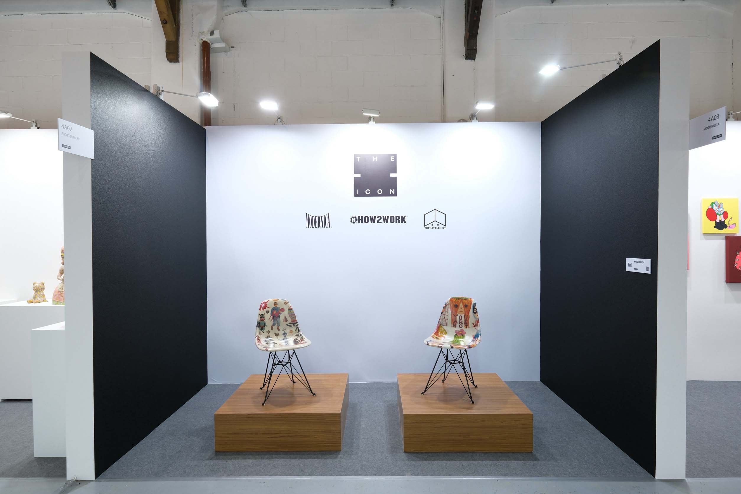 《THEiCON》攜手合作美國經典家具品牌 Modernica ，以代表性產品 Side Shell Eiffel Chair為畫布，打造兩款跨界藝術單椅作品。