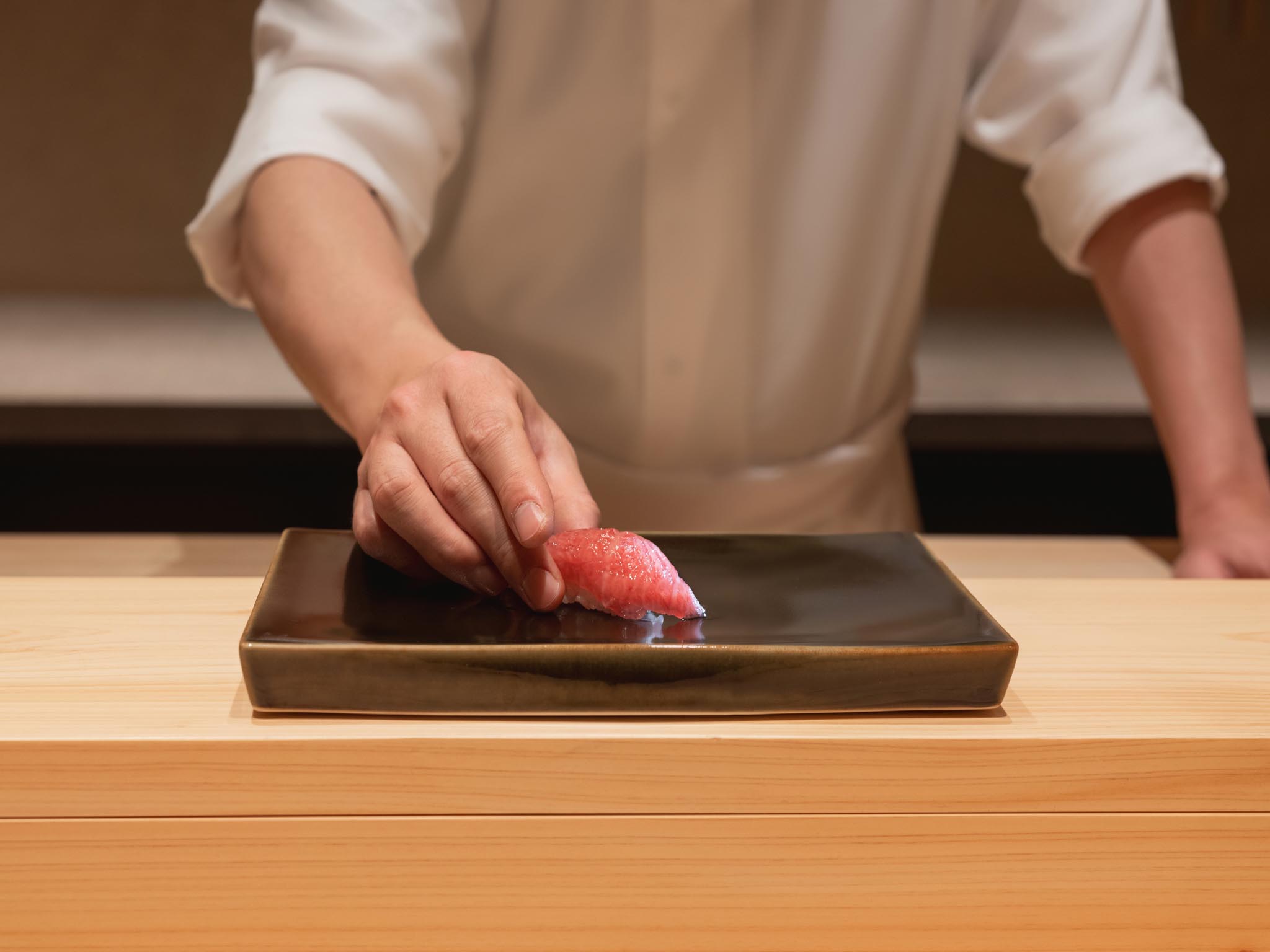 Hara 主廚精選當令頂級食材，匠心演繹，為每一位賓客量身打造出專屬於當下的饗宴