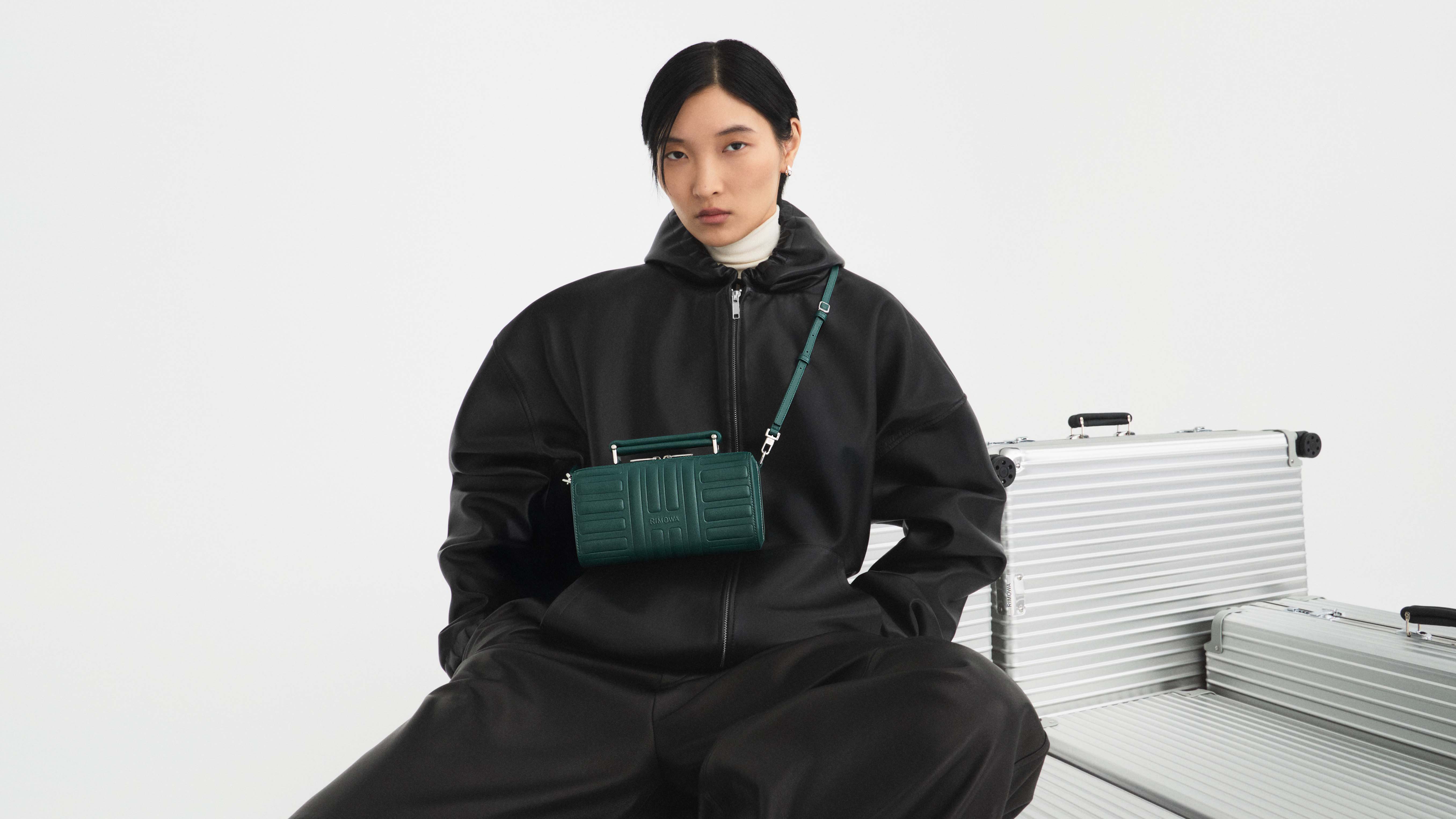 RIMOWA_Groove_Campaign Stills_Cross-Body Bag Small_Green_16x9