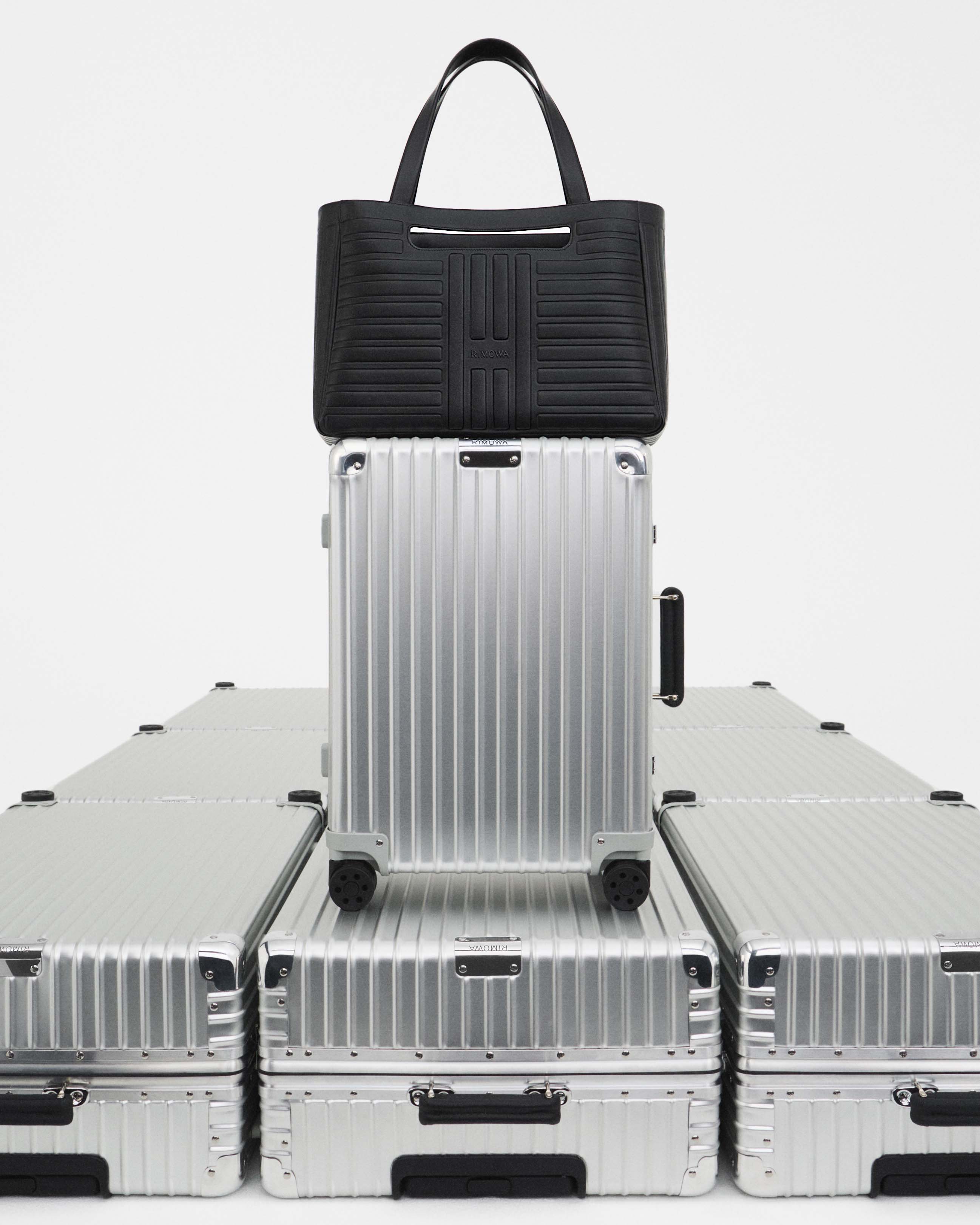 RIMOWA_Groove_Campaign Stills_Shopping Bag_4x5 (2)