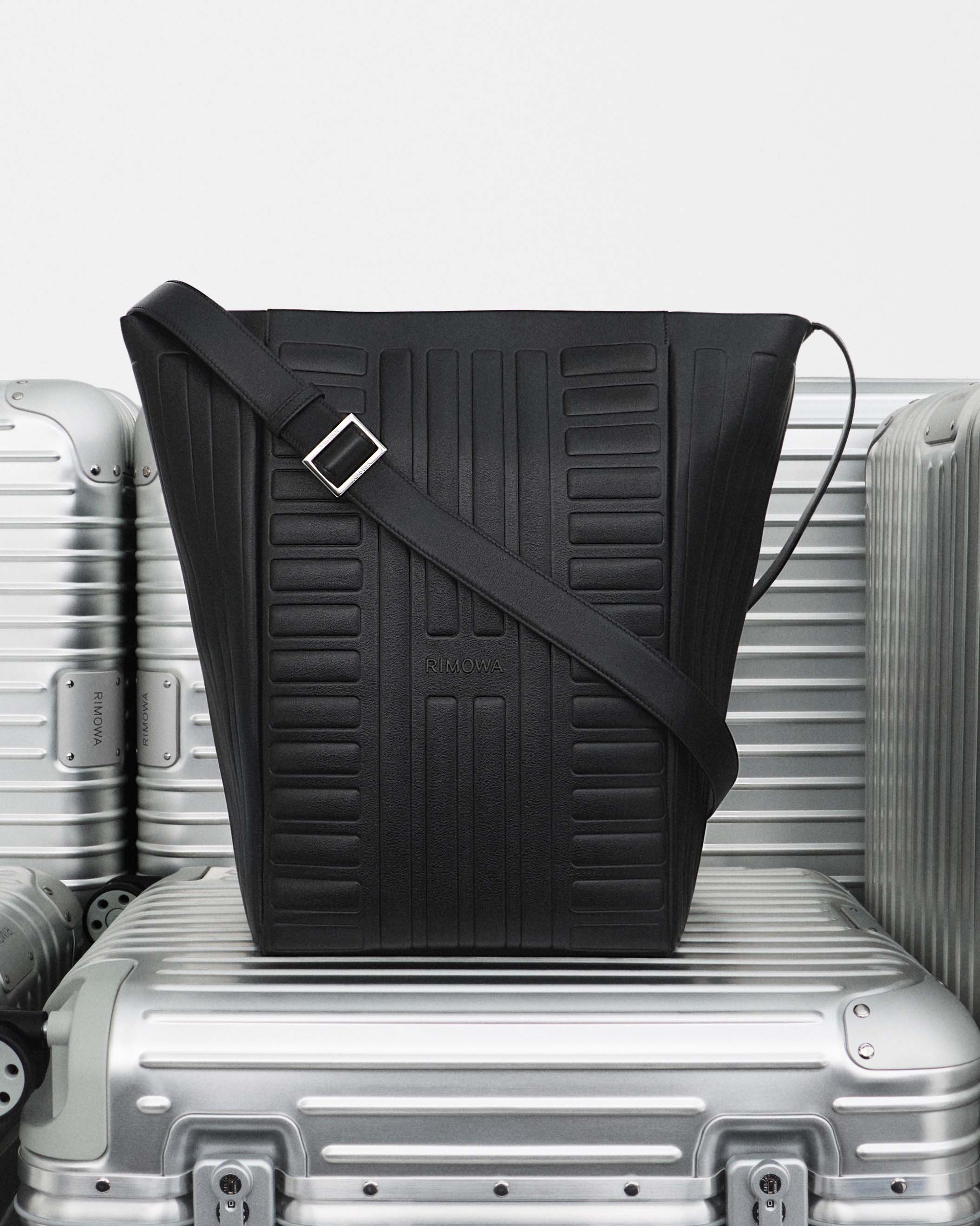 RIMOWA_Groove_Campaign Stills_Sliding Hobo Bag_4x5 (3)
