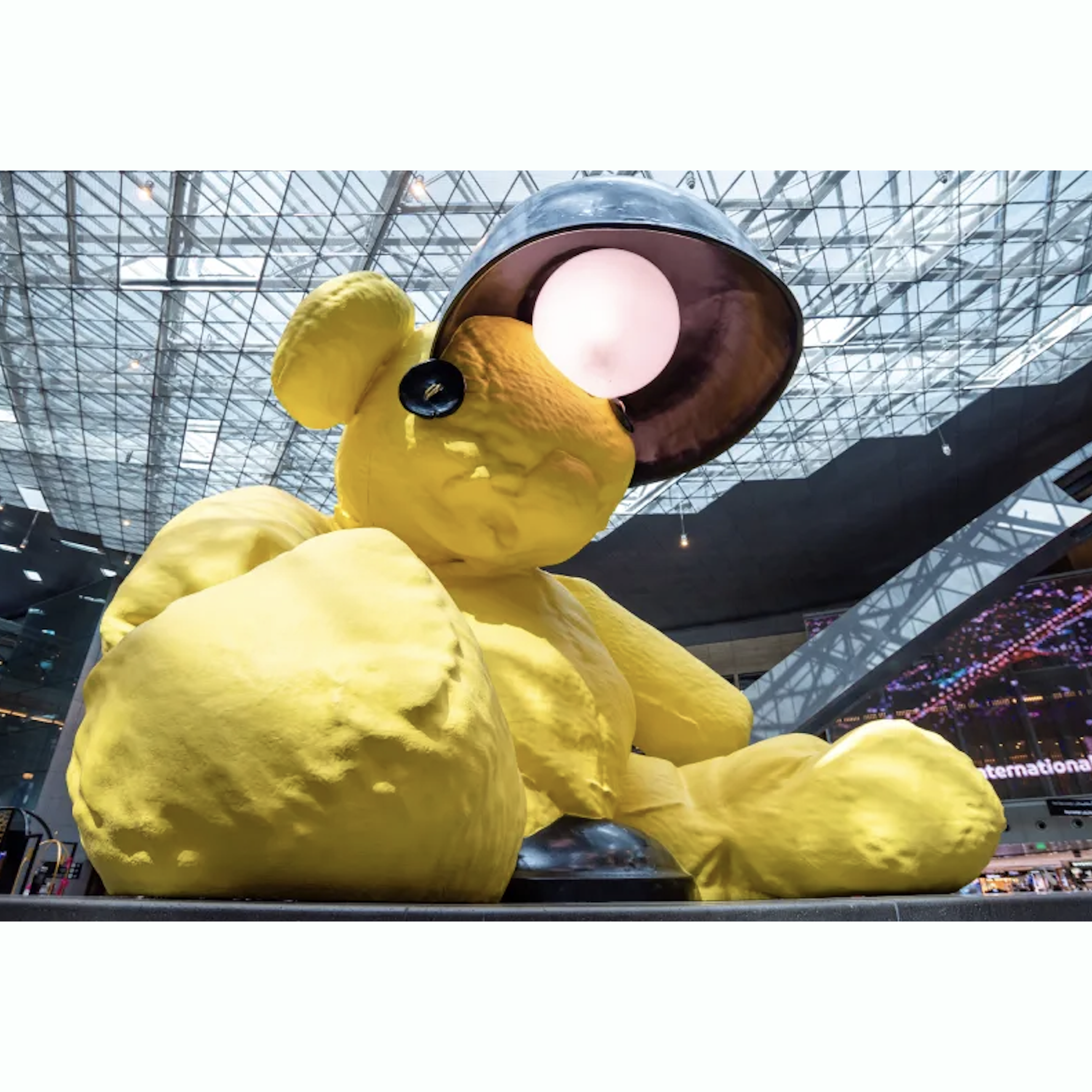 7. Urs Fischer_Untitled Lamp Bear_結果