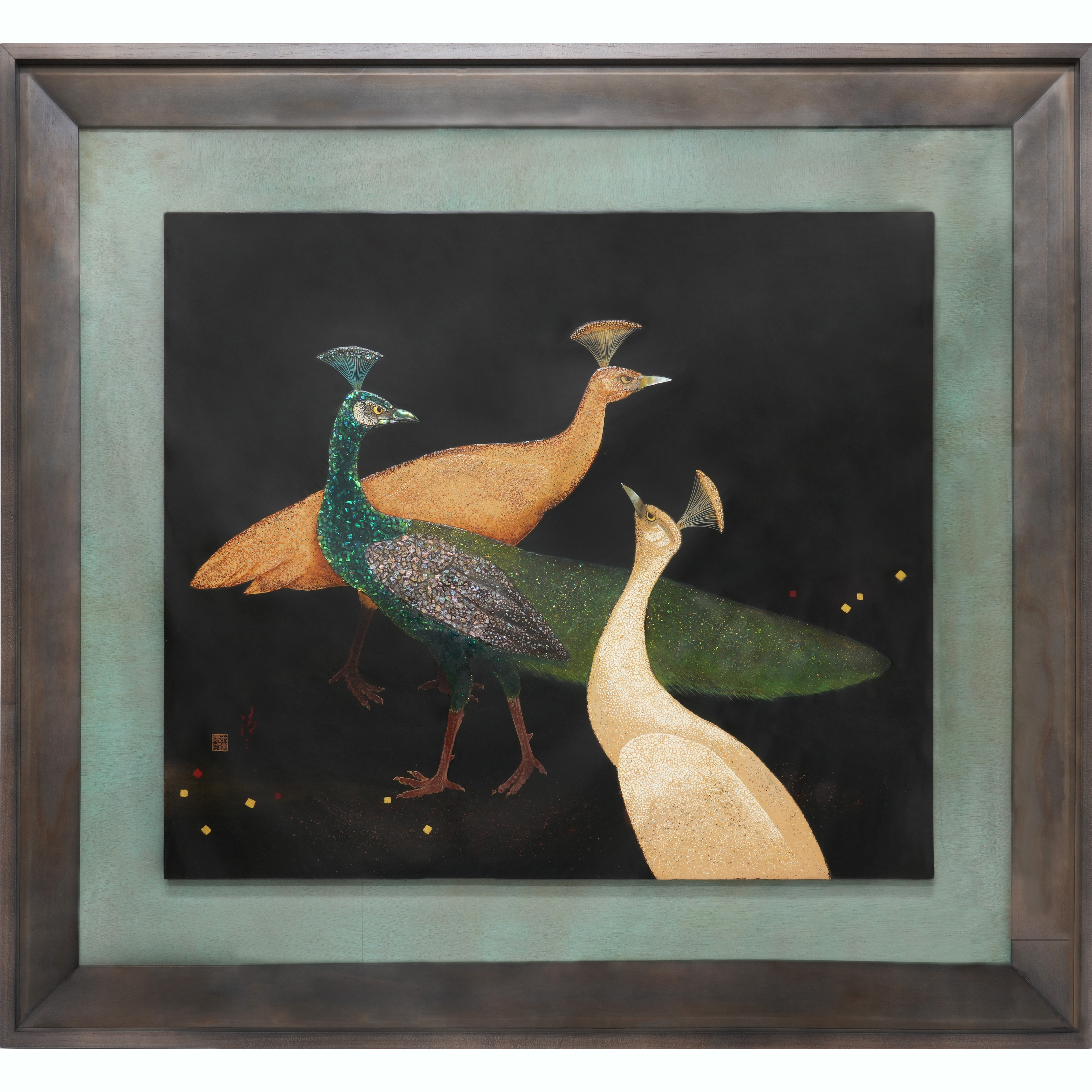 王清霜，〈佇聆孔雀〉，2001，天然漆、螺鈿、木板，畫心63.5 × 75公分，含框94.2 × 105.7公分，臺中市立美術館藏。