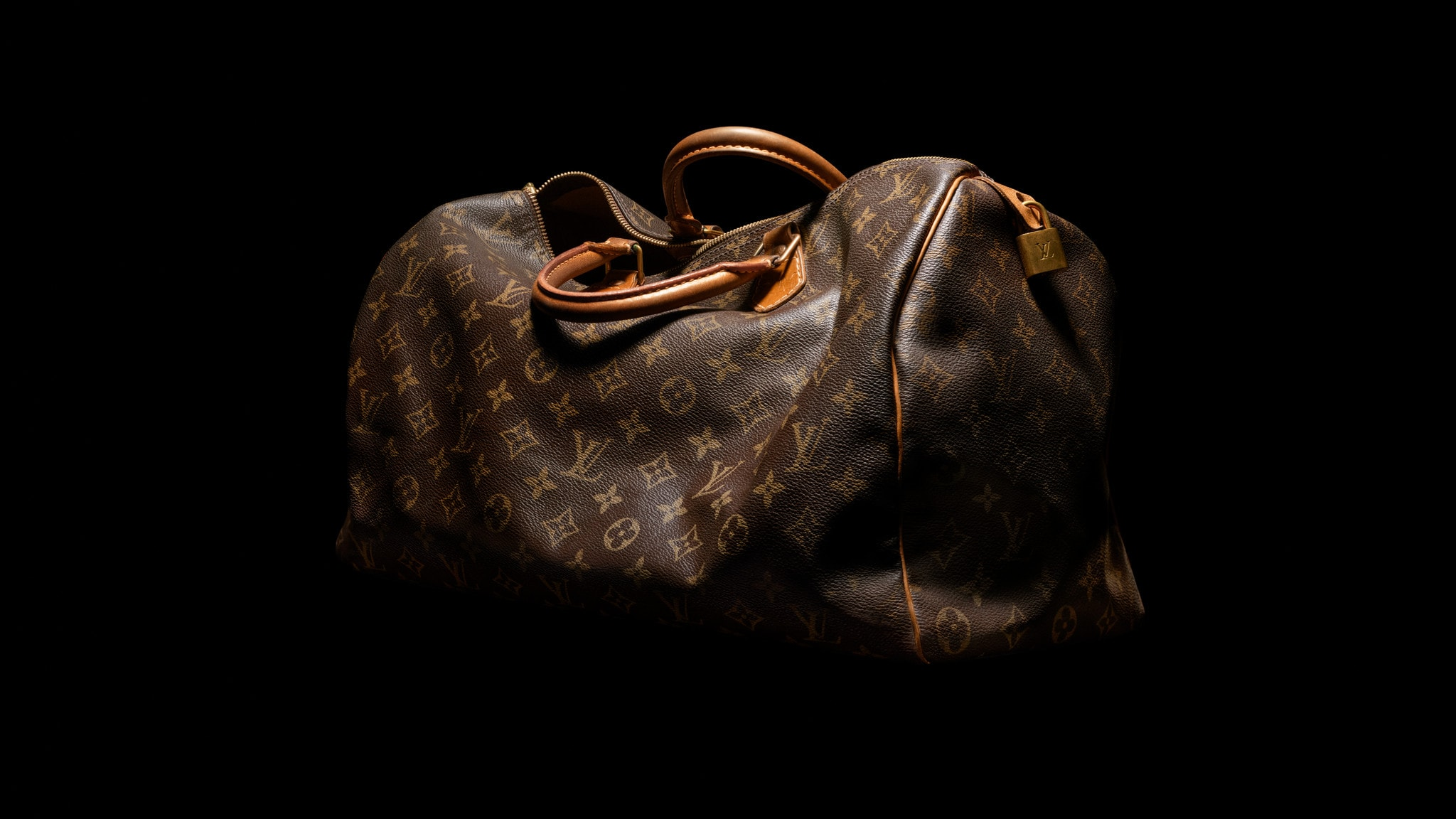 縮小的無限:Louis Vuitton Monogram 跨越 1.3 個世紀的視覺遠征