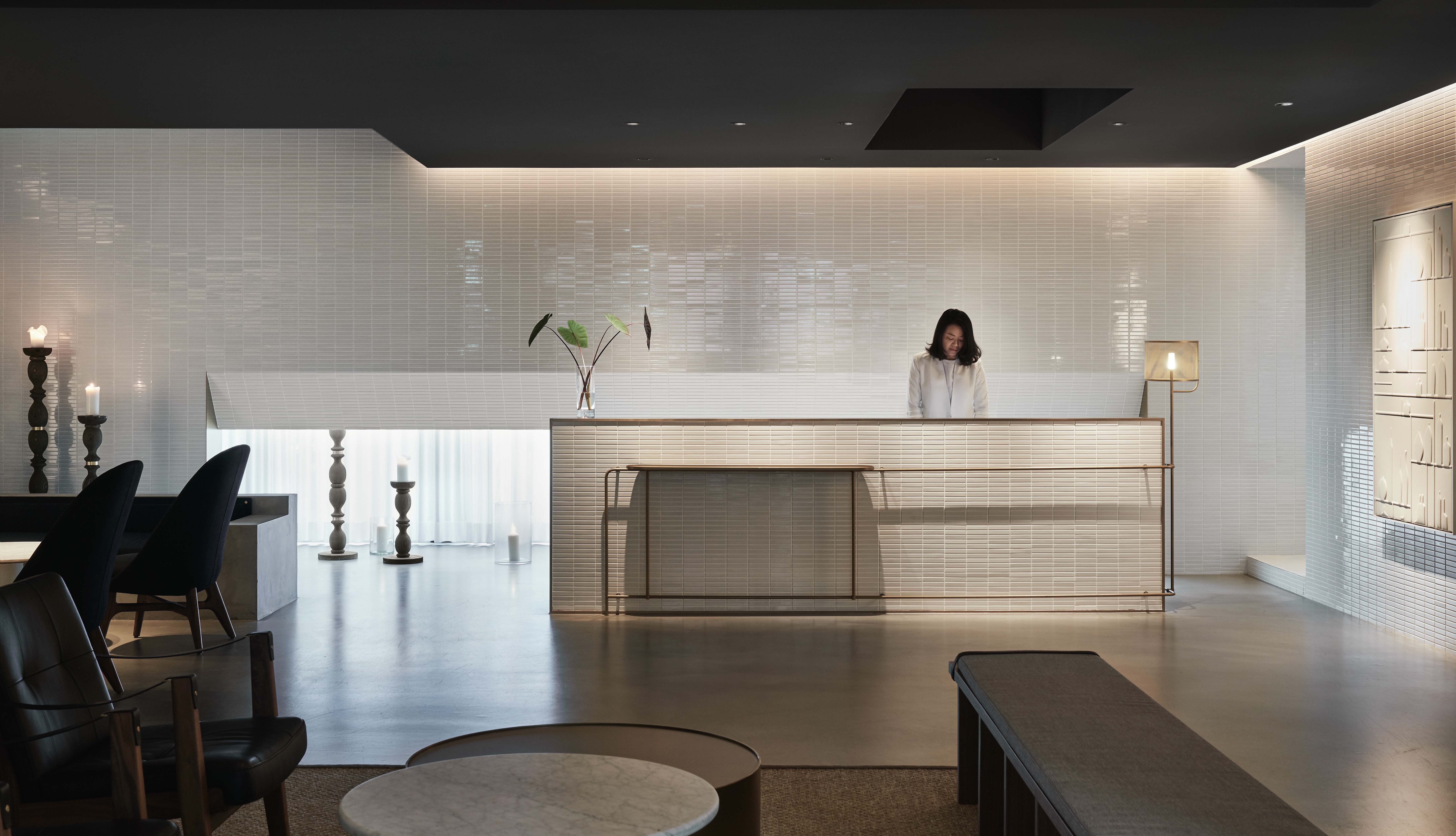 Lobby living room(1)