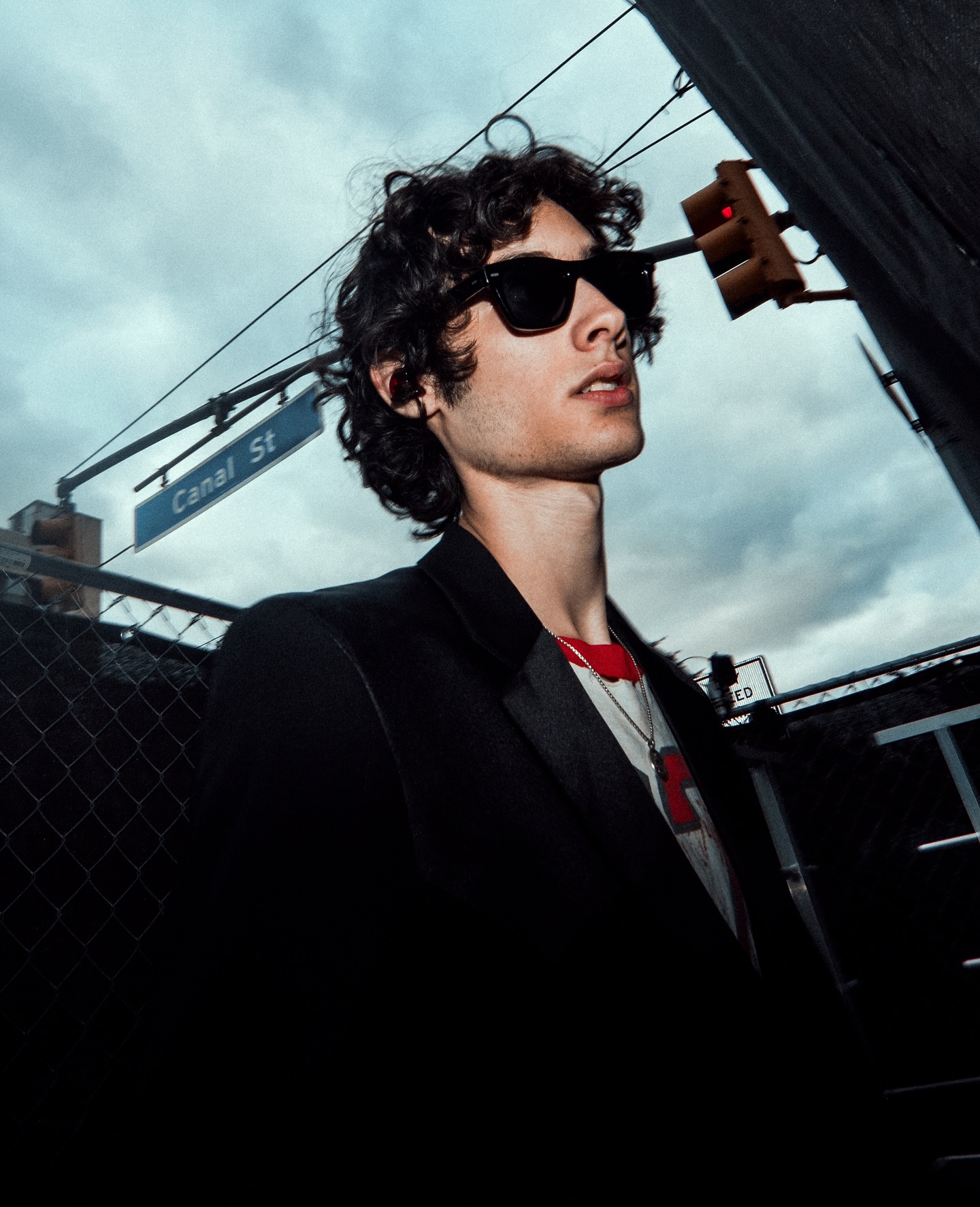 sombr_1755878400_3704715205028839997_40028661808