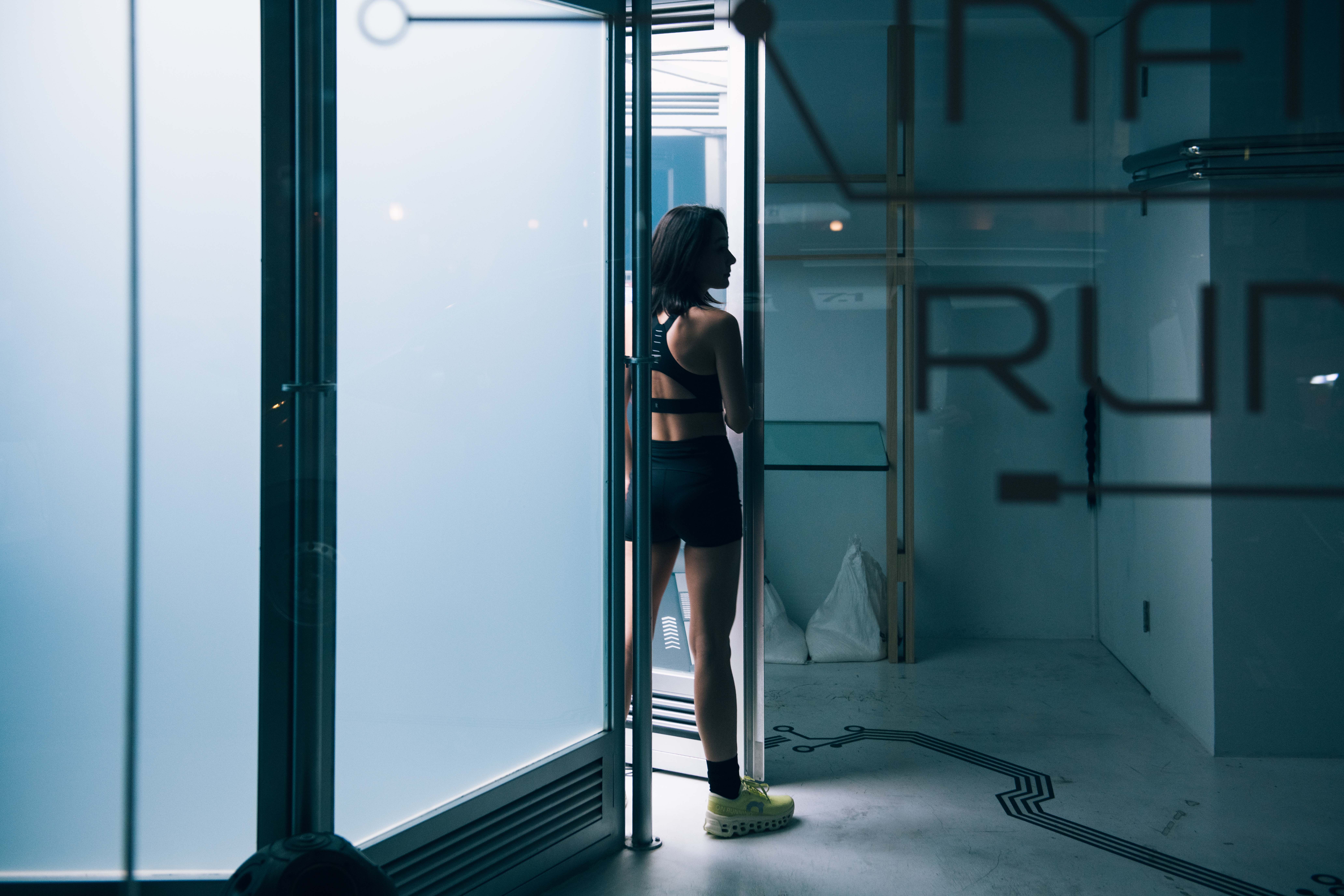 De sidere7.1 攜手瑞士昂跑 On，將更衣室化為無限伸展台，打造極致感官派對與跑步體驗