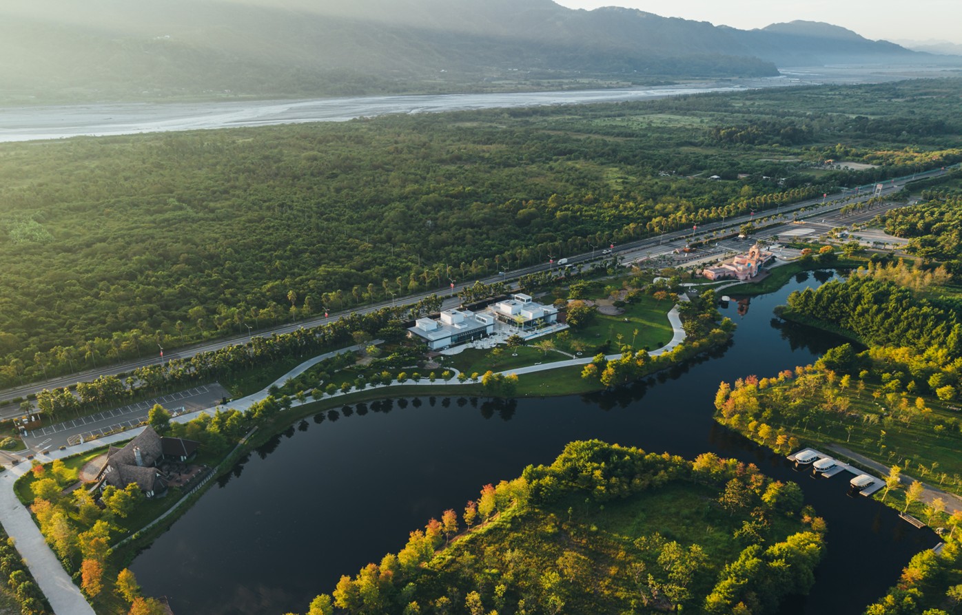 全新落成的附屬設施——理想 PAARK 水岸生活，是水岸日常的感性延伸。