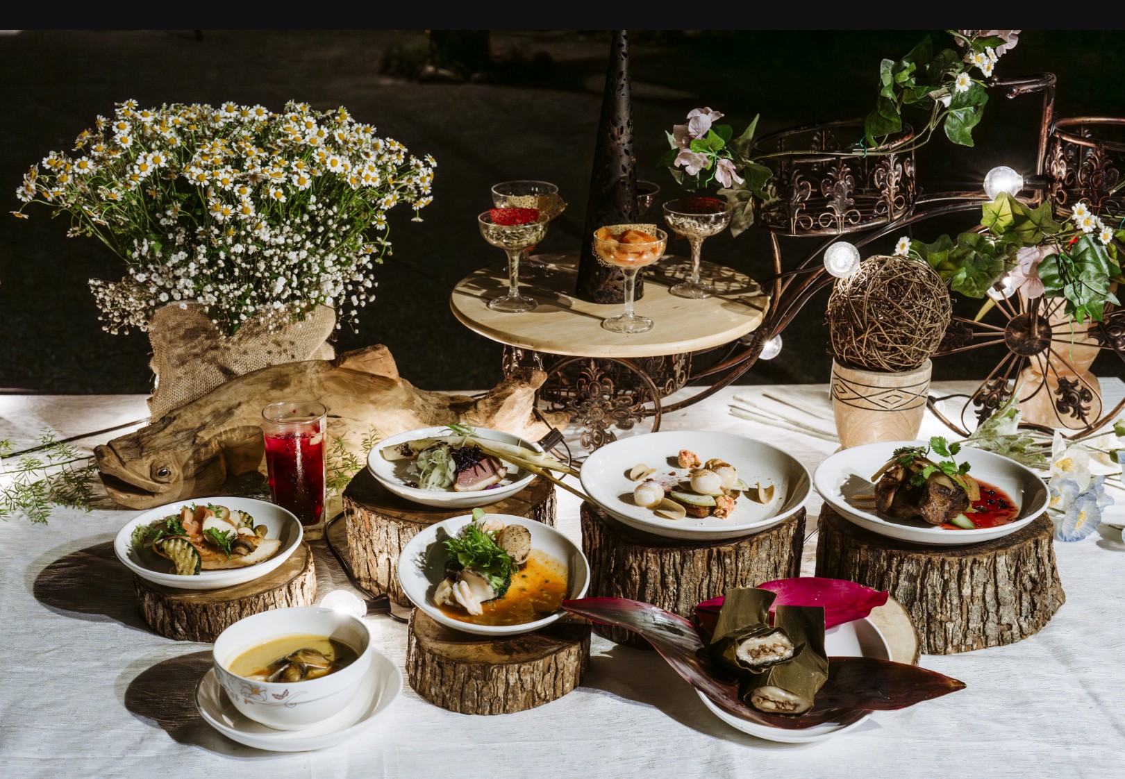 被譽為「花蓮風土詩人」在地主廚葉志龍，與理想大地飯店主廚戴順亮，雙團隊合作聯手打造 2026「心流｜風土特色料理」。