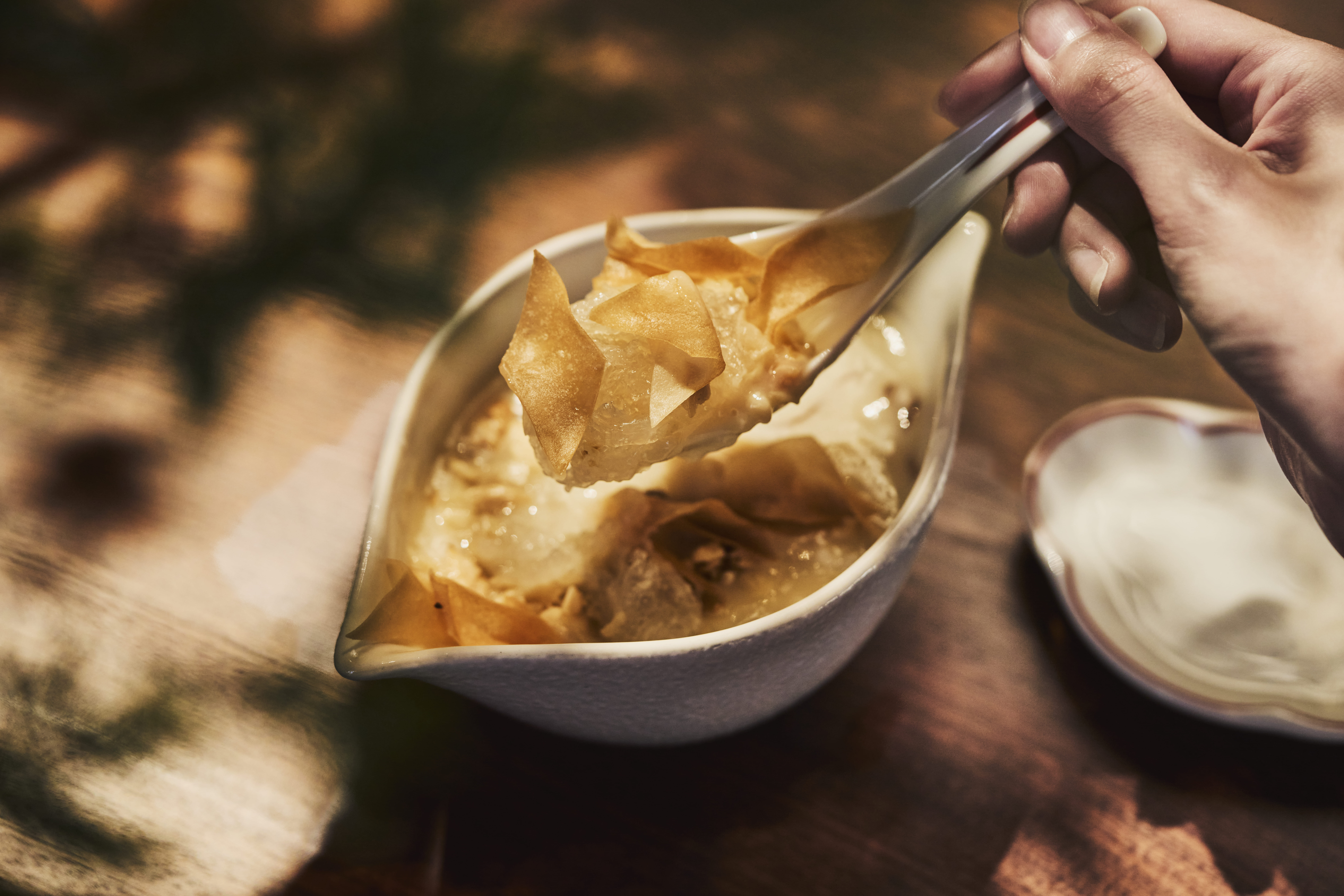 「太史燕窩拆魚羹」以家傳手法熬製魚湯，風味溫潤細緻