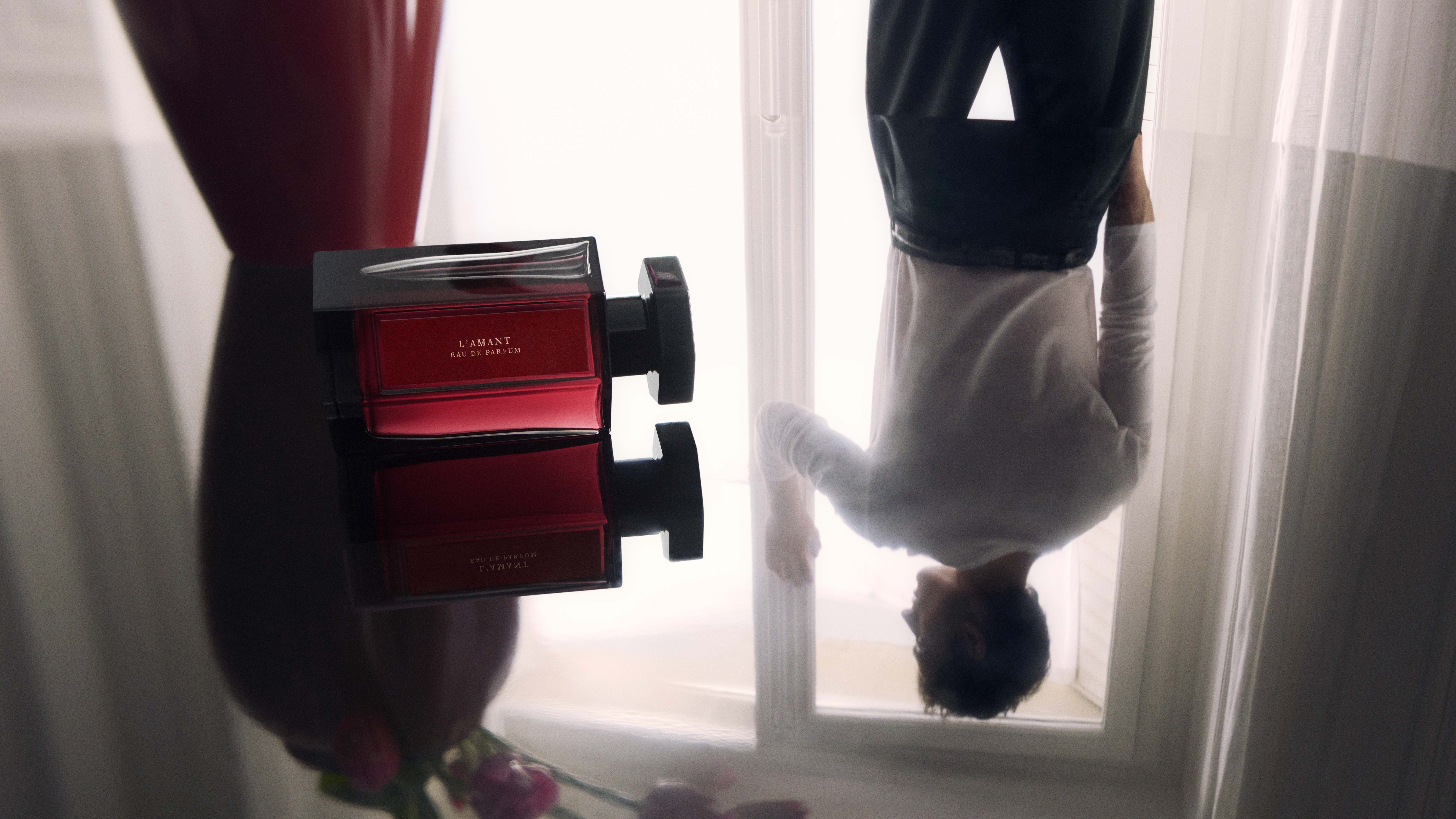墨寫之愛:L’Artisan Parfumeur 50 週年新作,將情感化作肌膚上的深邃私語