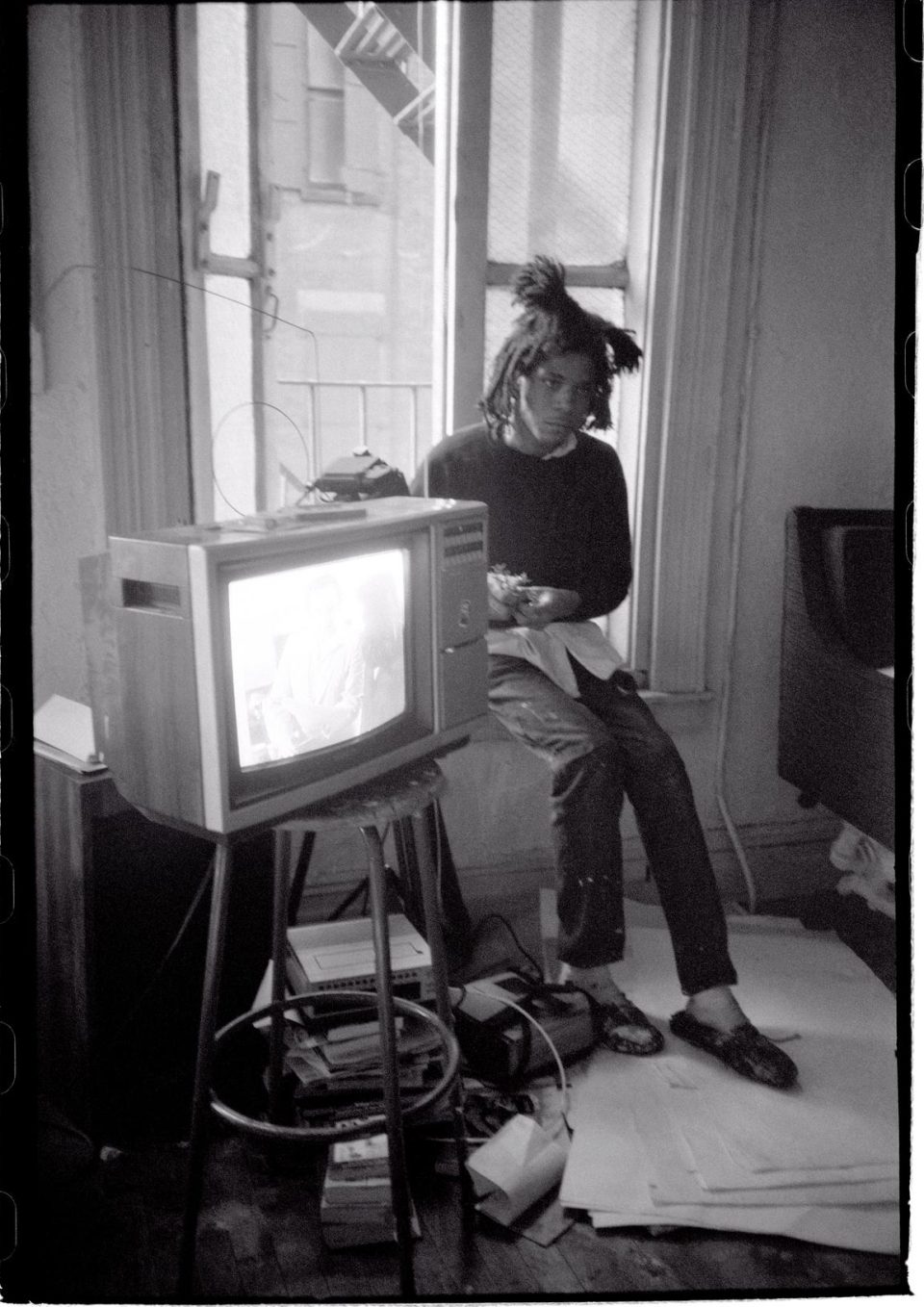 Basquiat-with-TV-copyright-roland-hagenberg-huge_jpg-1-e1763396213827-960x1358