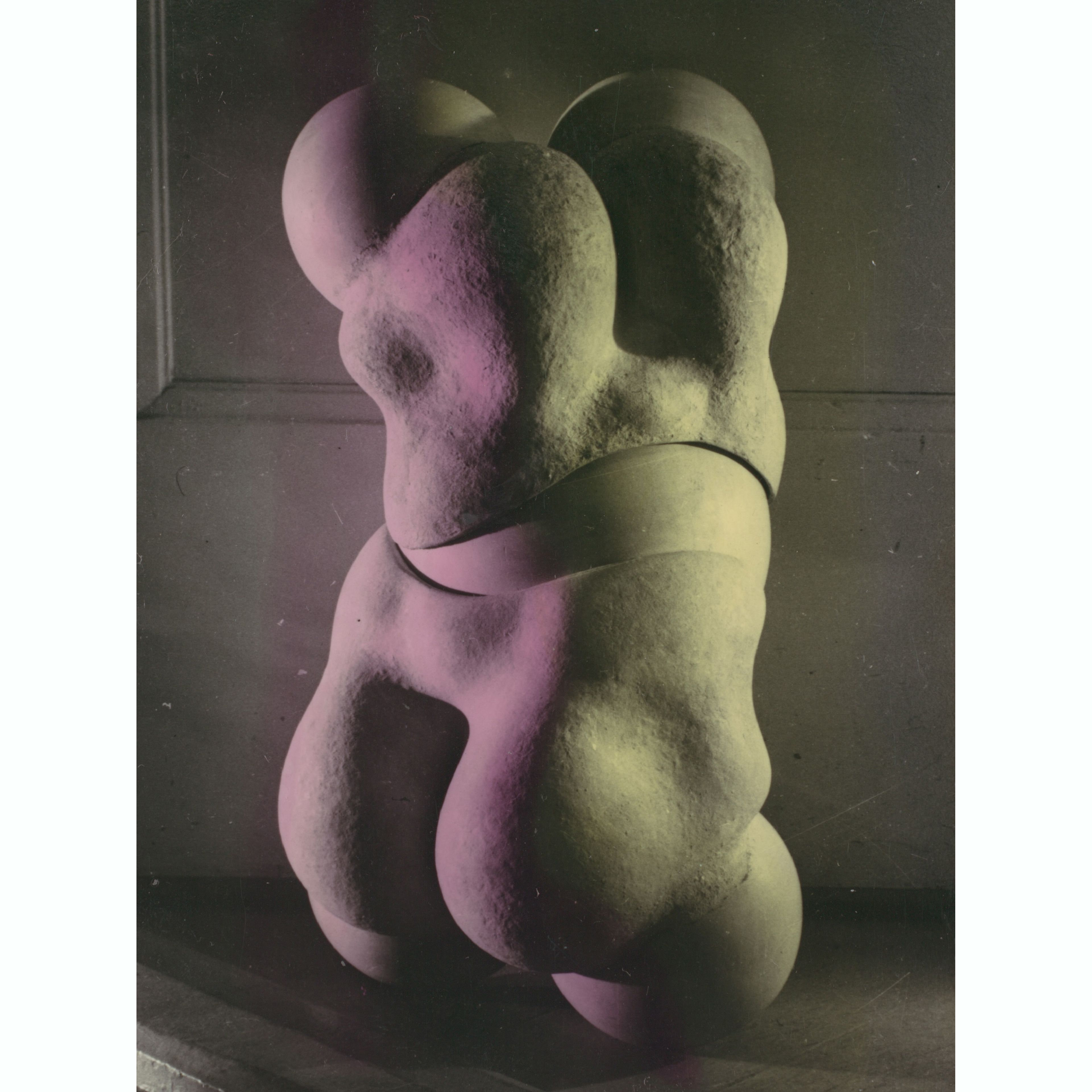 Hans Bellmer 的銀鹽相片《La Poupée》