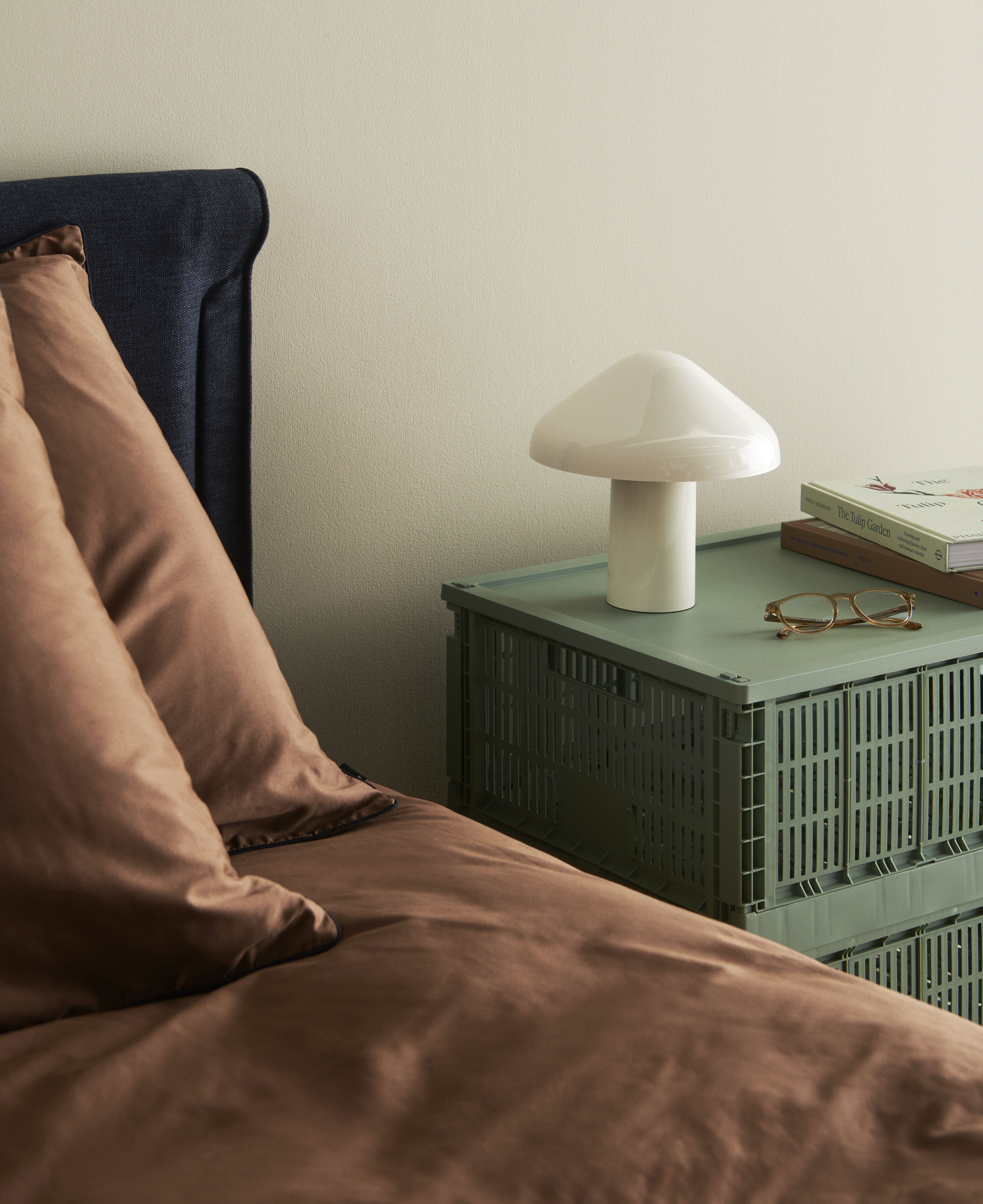 HAY Colour Crate XL sage green_HAY Colour Crate Lid Plastic XL sage green_Outline milk chocolate_Pao Portable