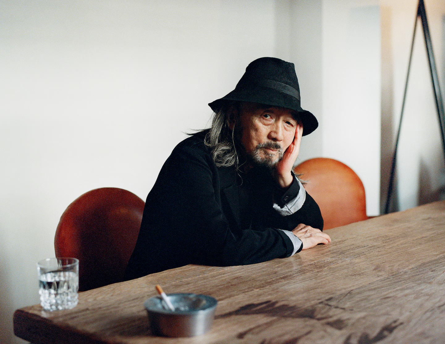 憤怒的、純黑的，做衣服的人：Yohji Yamamoto 正在告別的世界