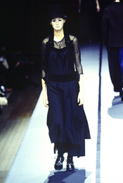 Paris fashion week march 1995
READY TO WEAR FALL WINTER 1995/96
Yohji Yamamoto