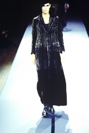 Paris fashion week march 1995
READY TO WEAR FALL WINTER 1995/96
Yohji Yamamoto