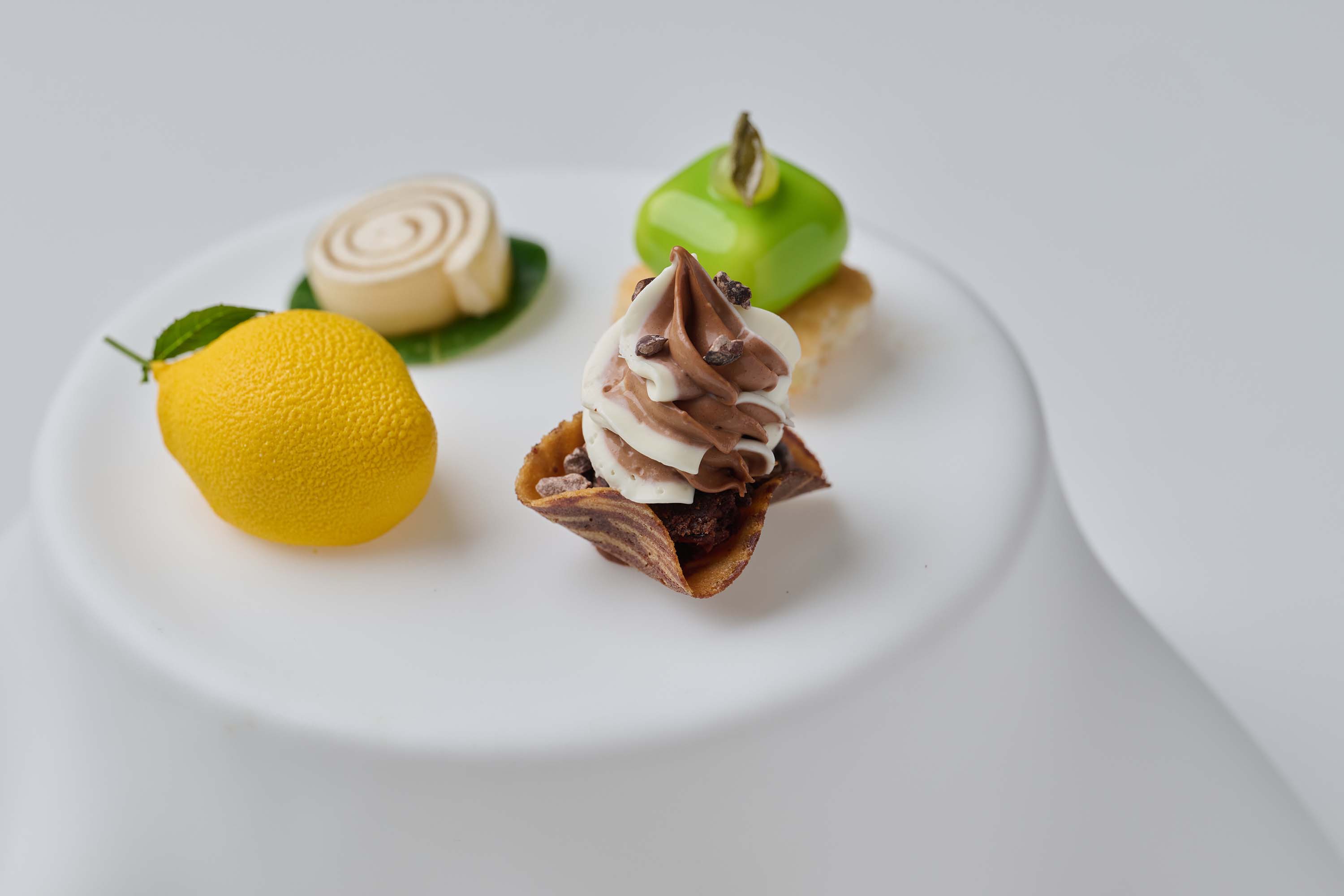Petit four