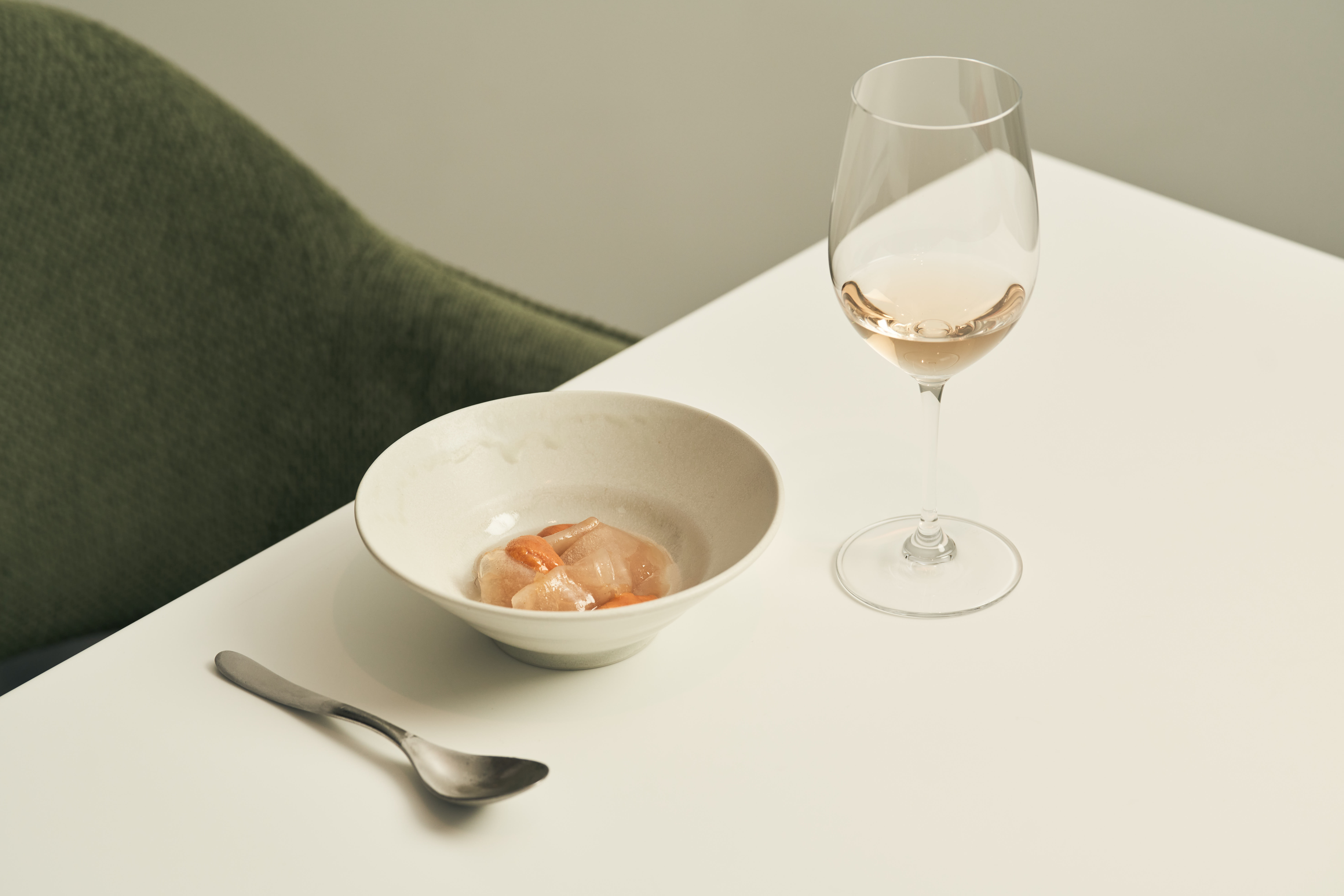 Cured Scallop with Sea Urchin, Hazelnuts and Citrus 北海道干貝 海膽 榛果 柑橘