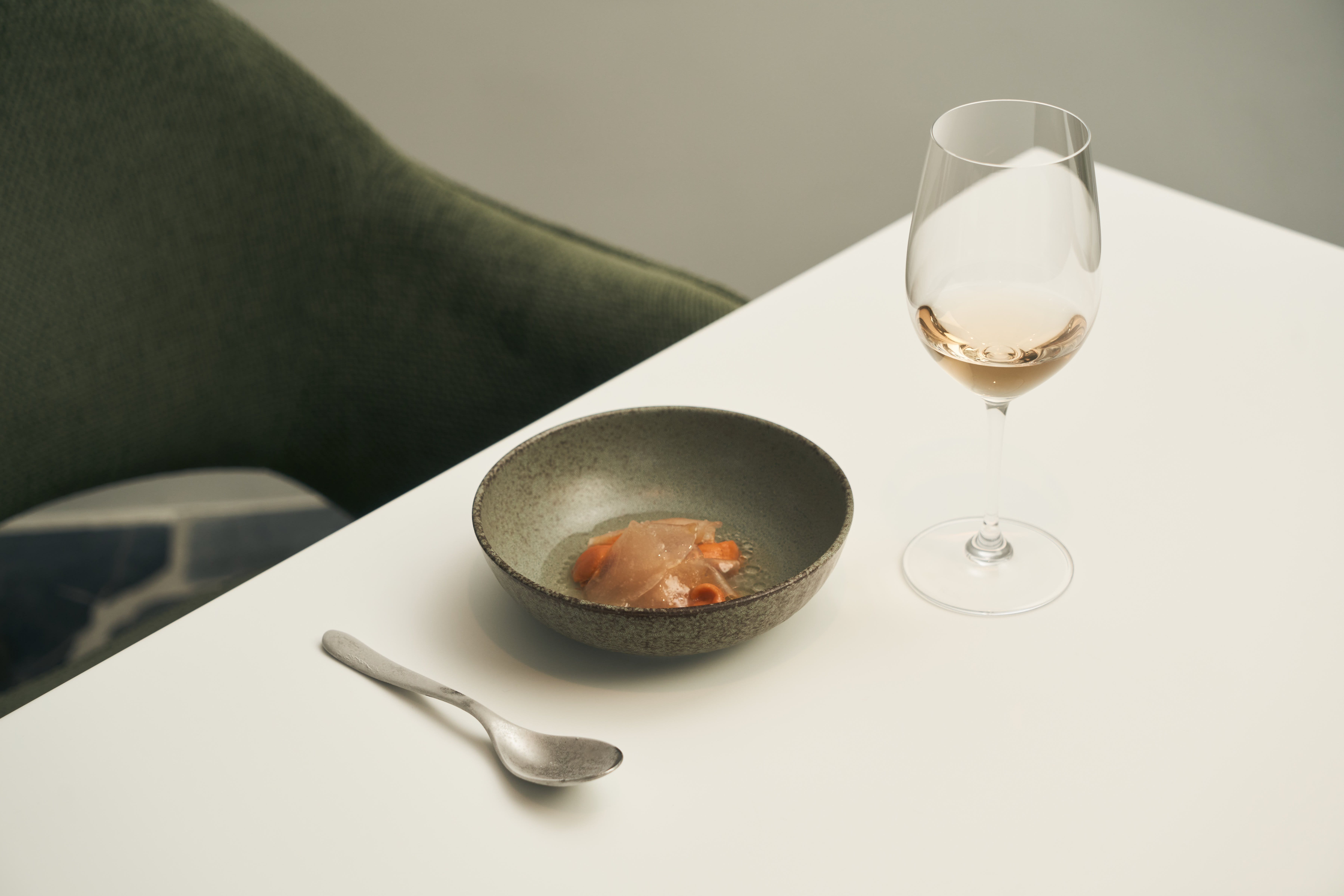 Cured Scallop with Sea Urchin, Hazelnuts and Citrus 北海道干貝 海膽 榛果 柑橘(1)